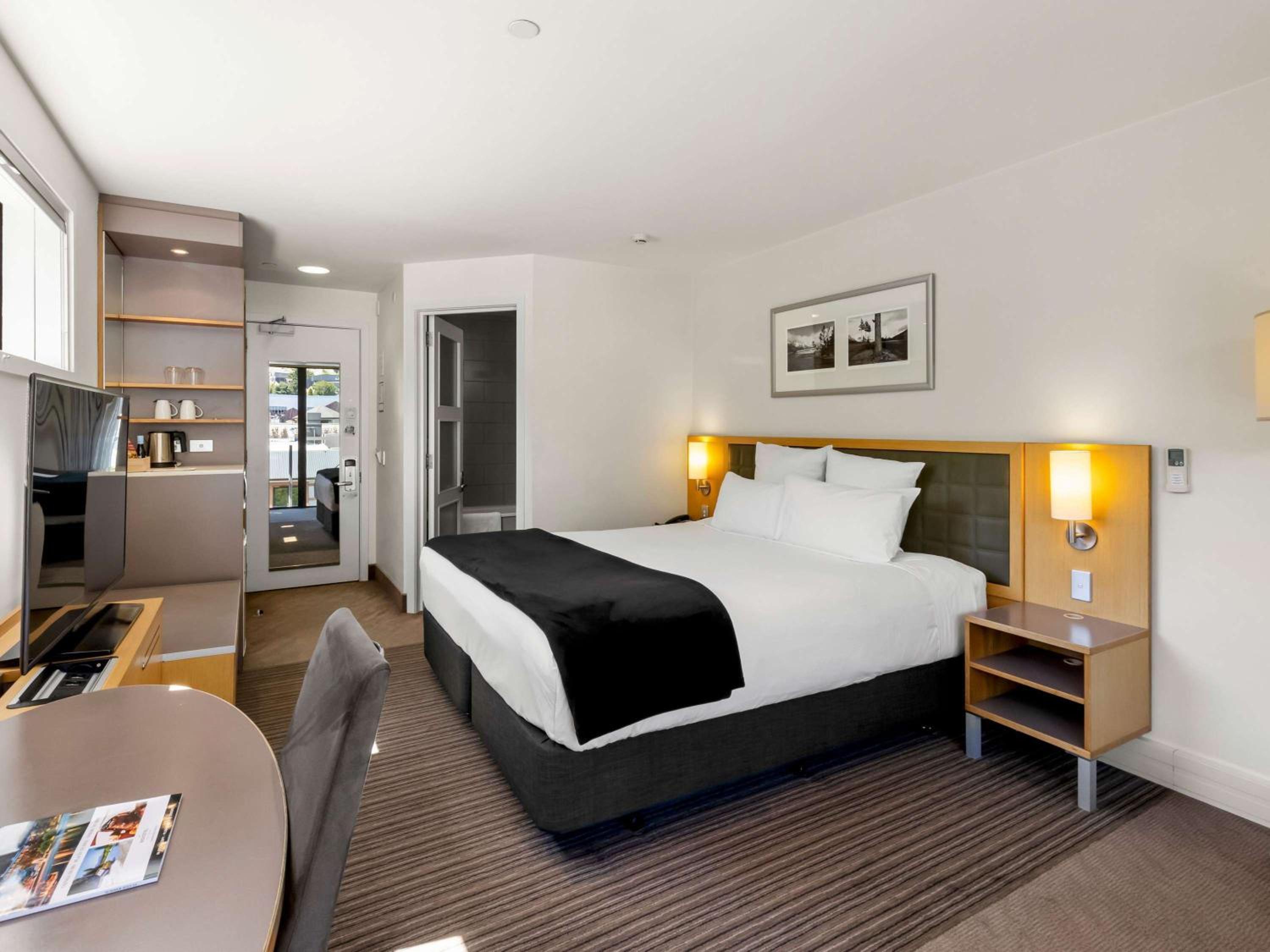 Alpine View room with King Bed - Photo 8