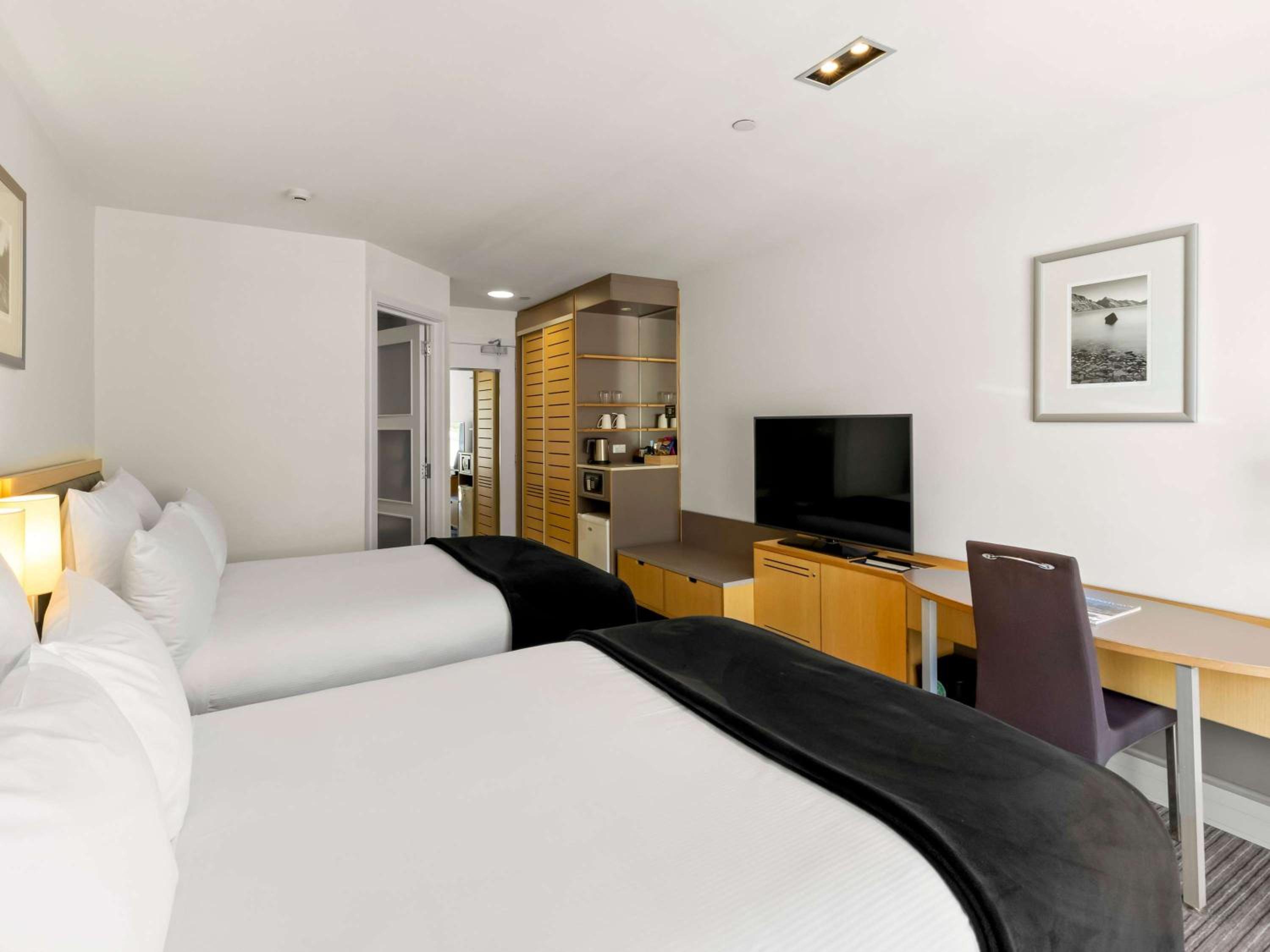 Alpine View Room with Two Double Beds - Photo 14