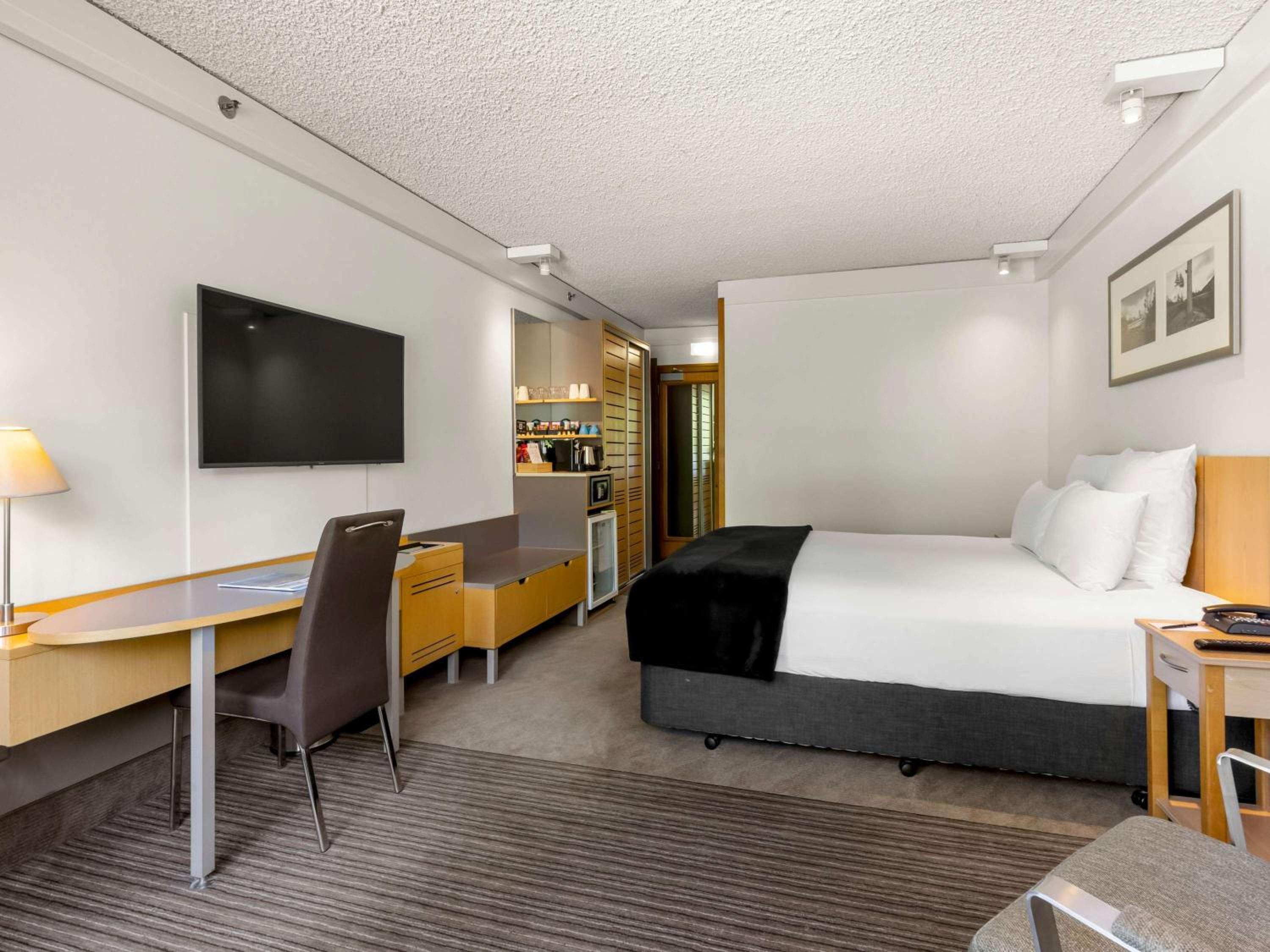 Lakeside King Room - Photo 4