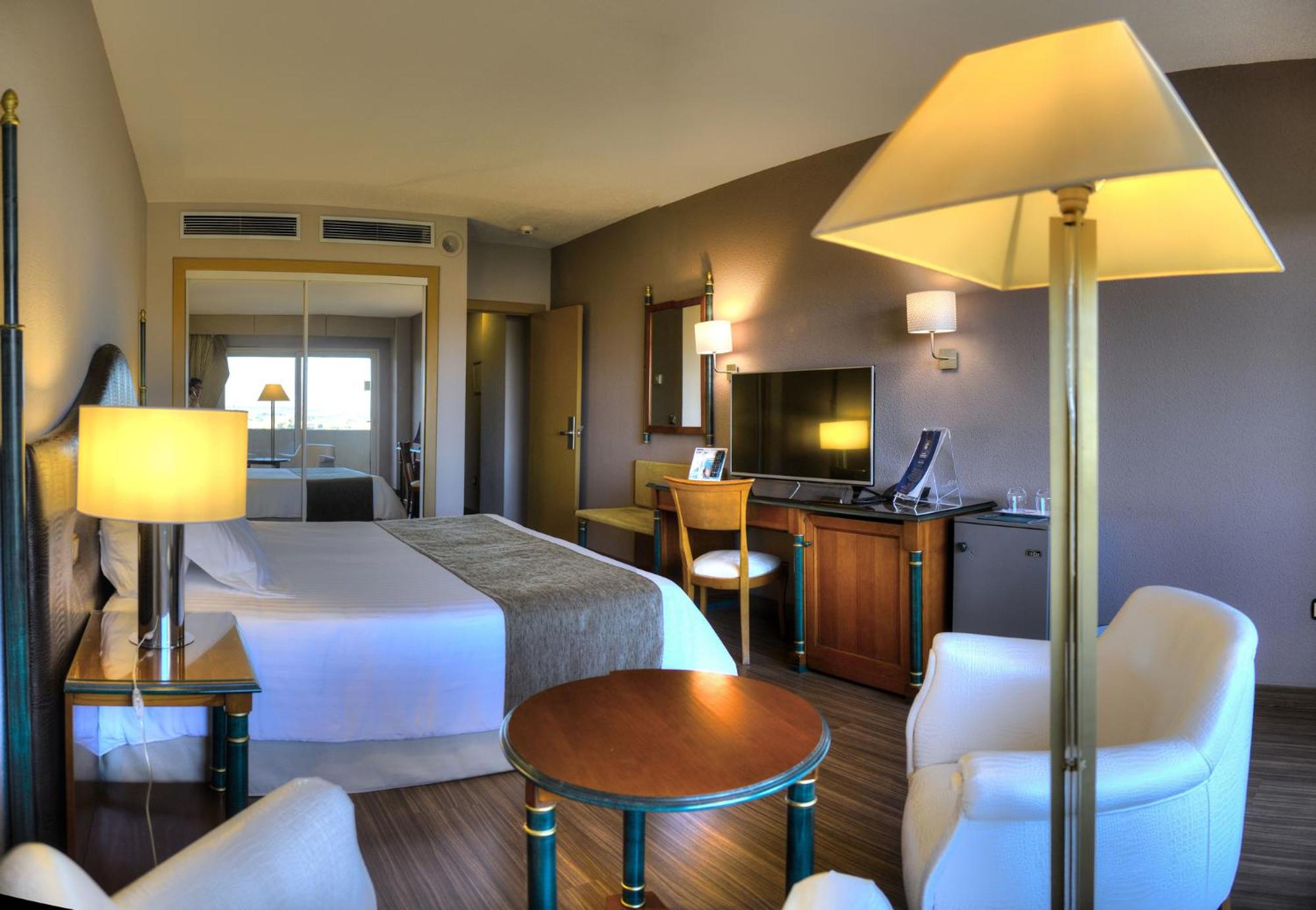 Twin Room - Photo 3