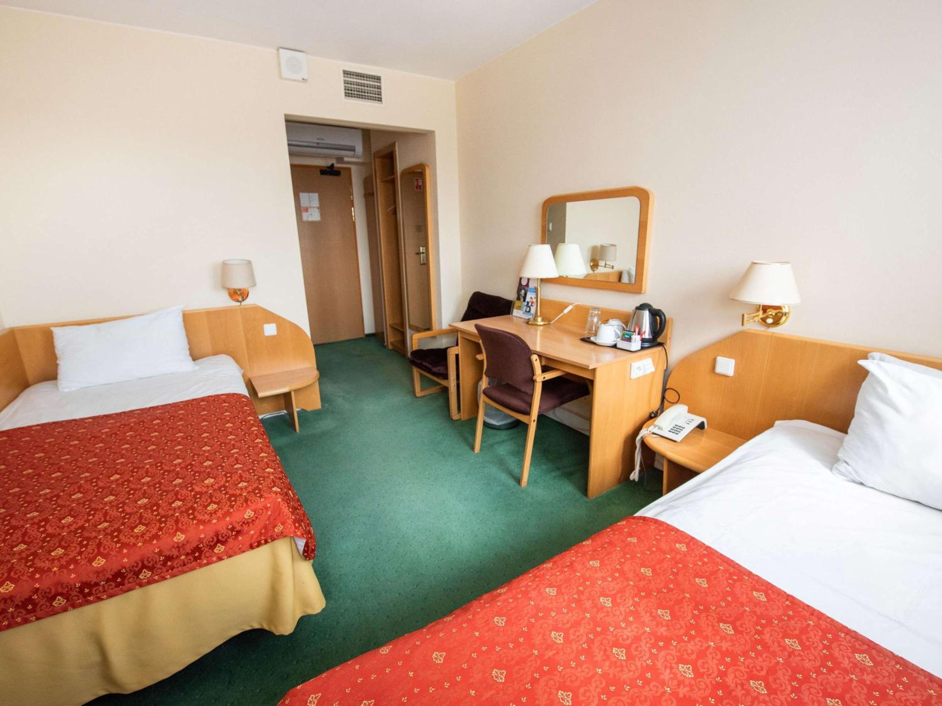 Standard Twin Room - Photo 4