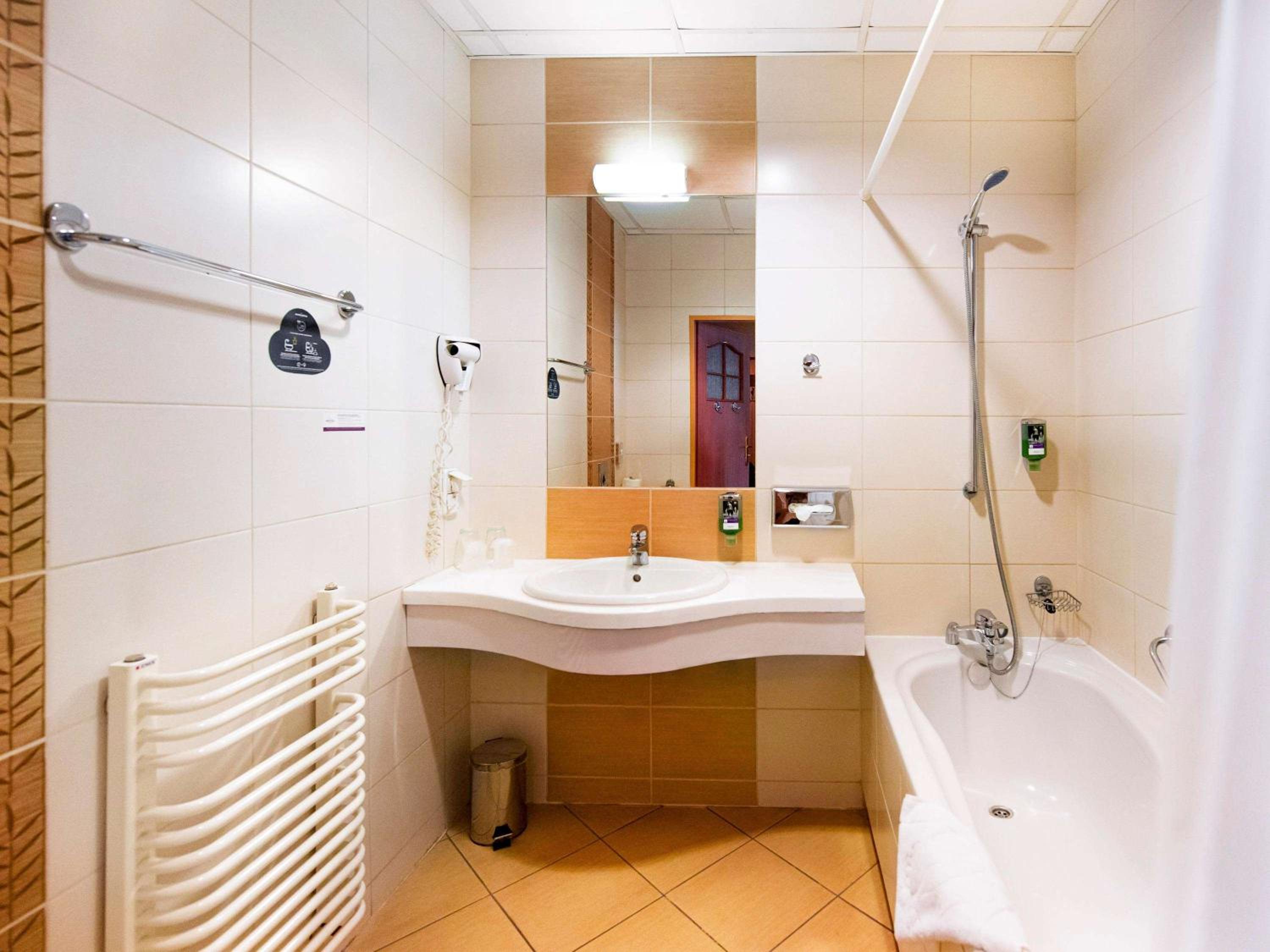 Standard Twin Room - Photo 5