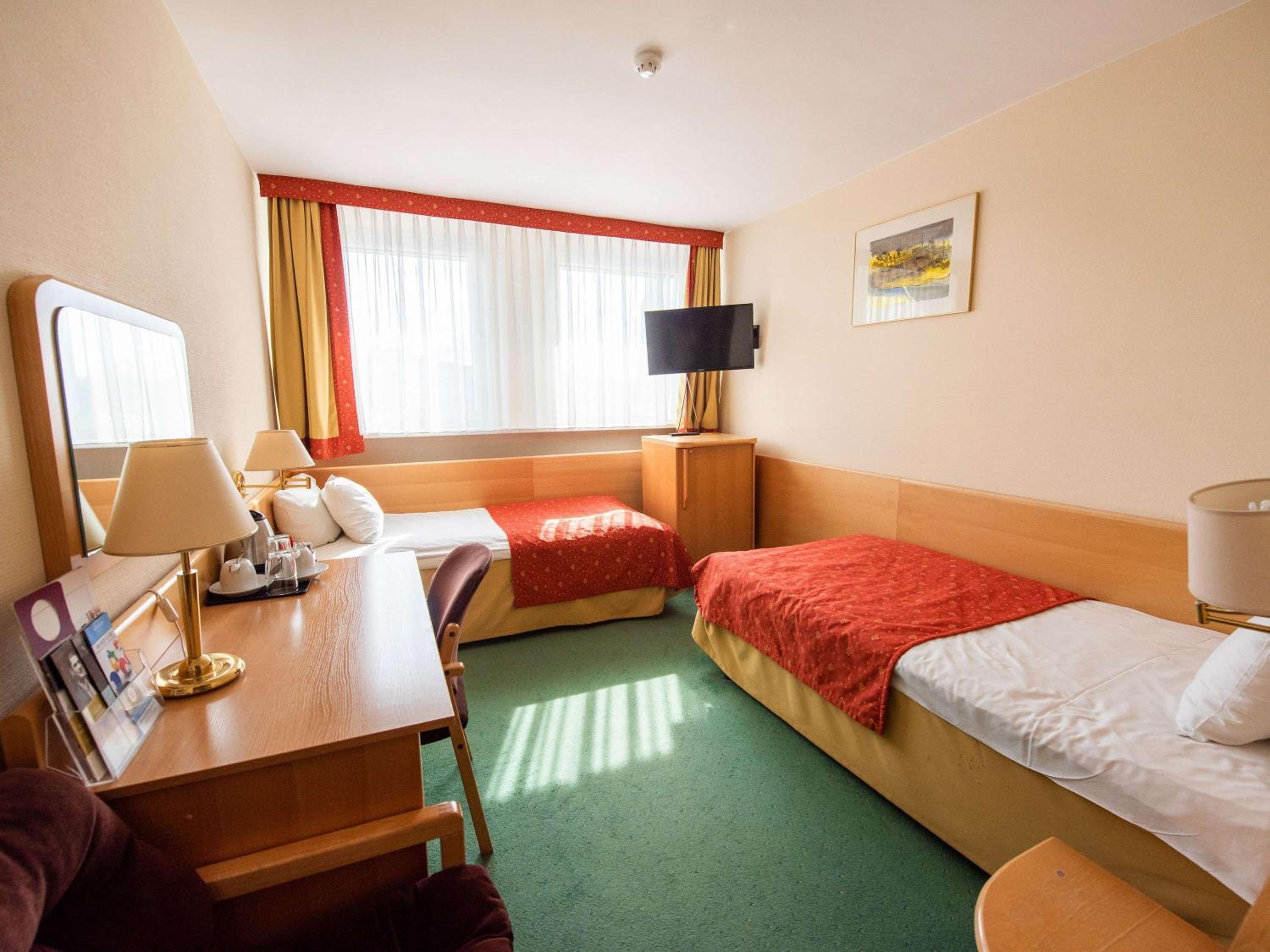 Standard Twin Room - Photo 7
