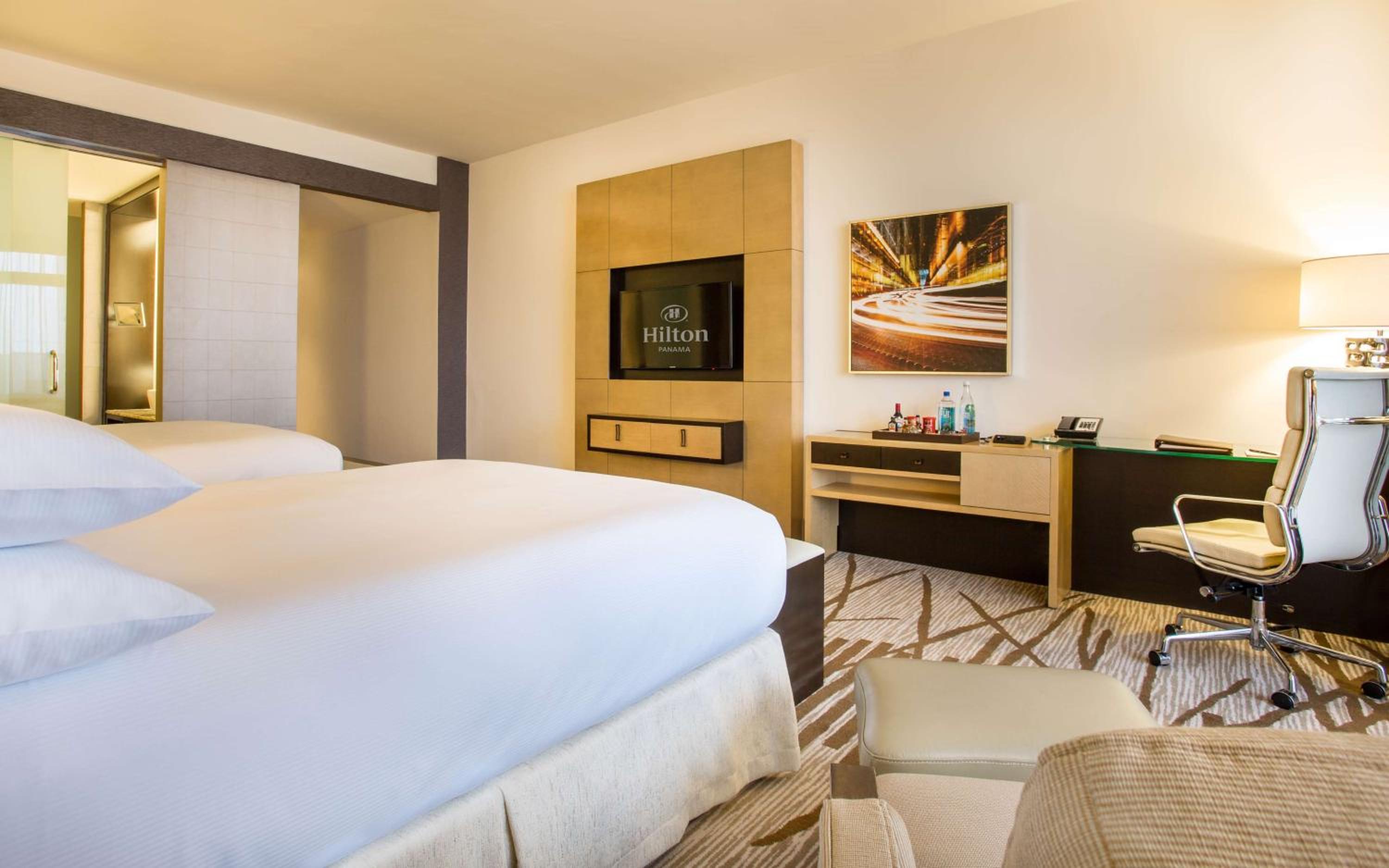 Premium King Room with Balcony and Ocean View thumbnail 5