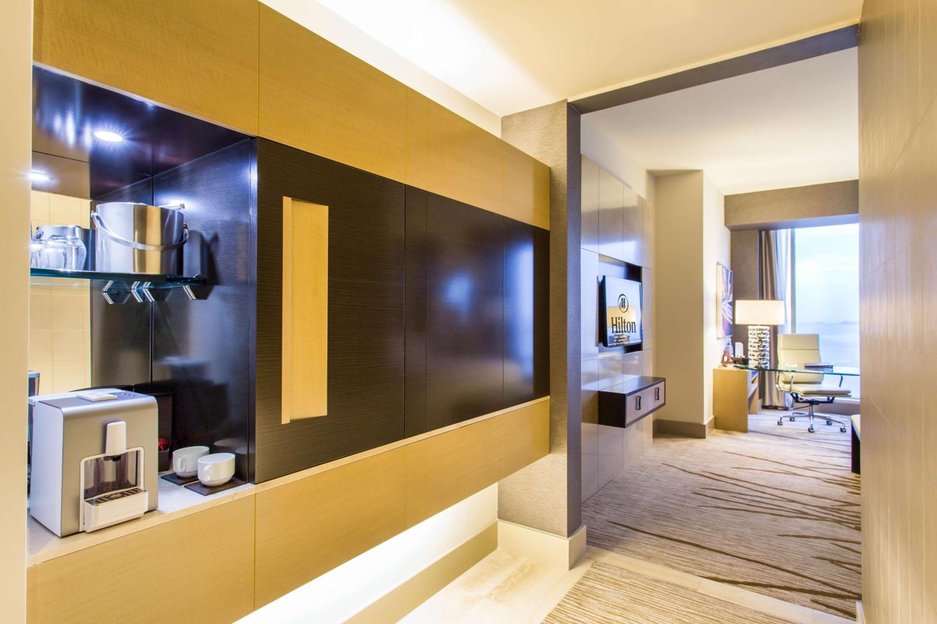 Junior King Suite with City View