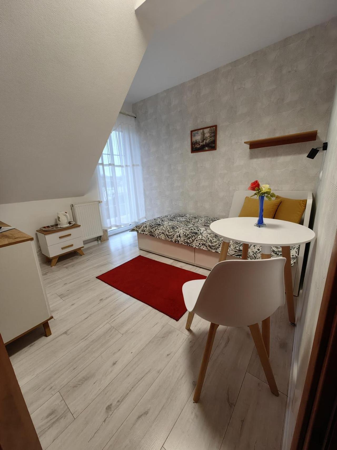 Single Room photo 2