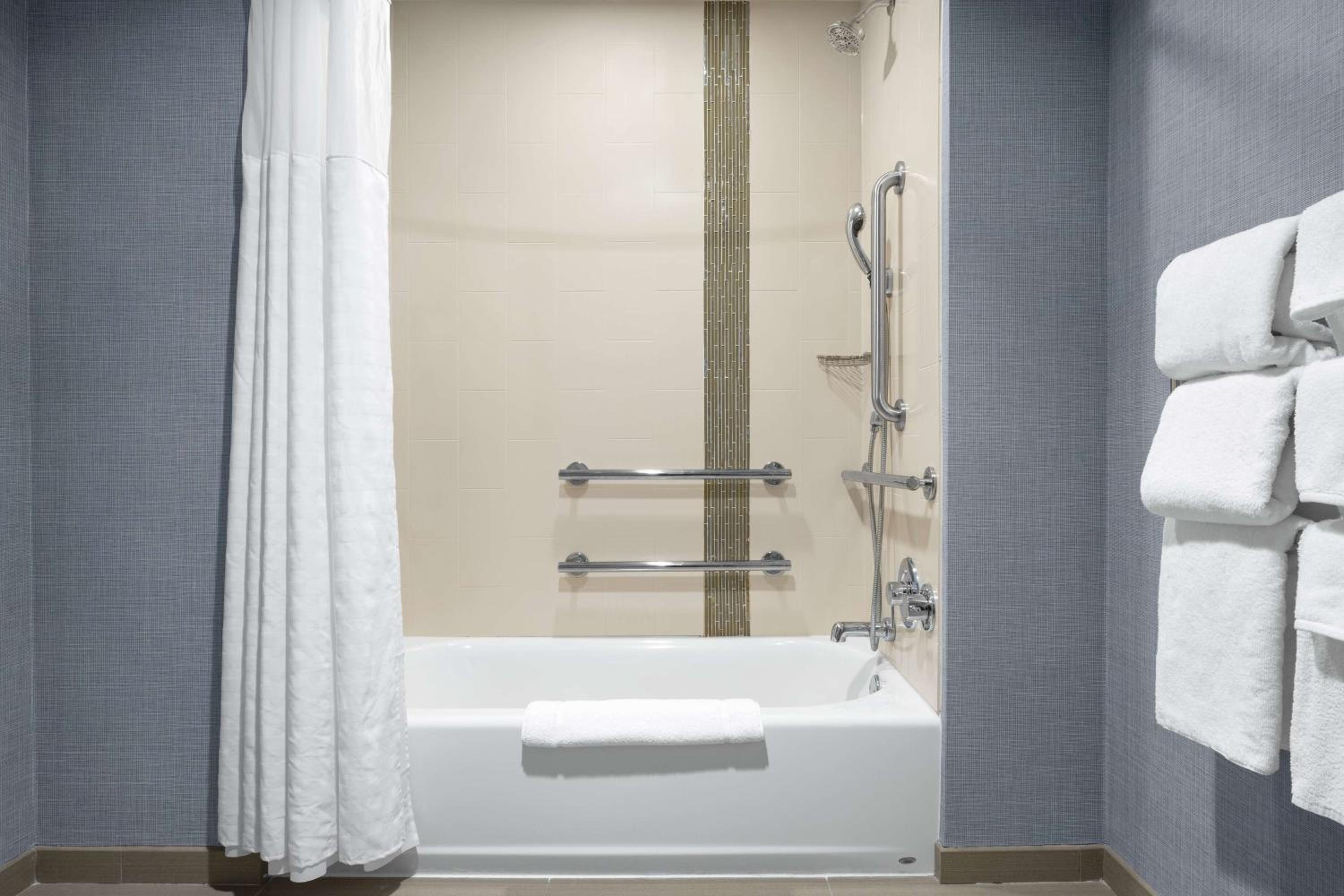 Double Queen Room with Accessible Tub and Sofa Bed photo 2