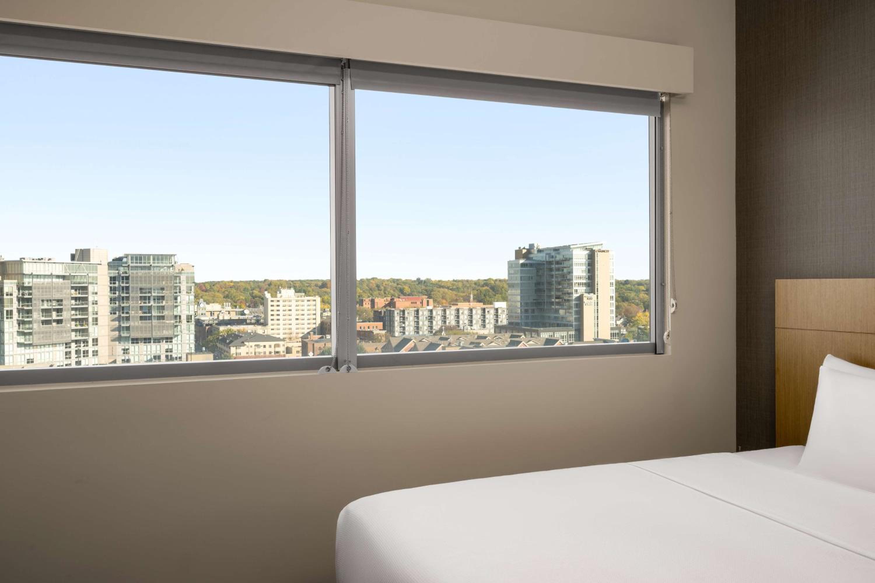 Queen Room with Two Queen Beds - High Floor photo 2