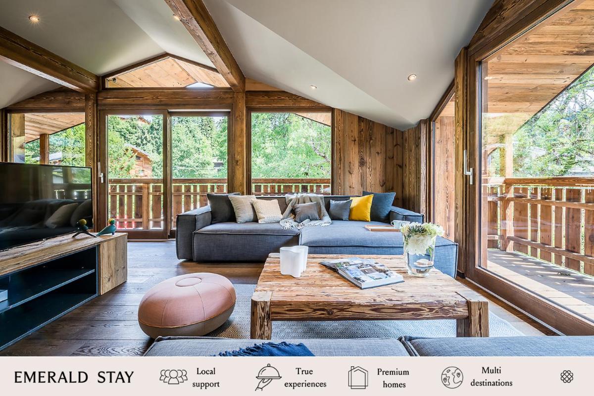 Superior Chalet with Hot Tub photo 1