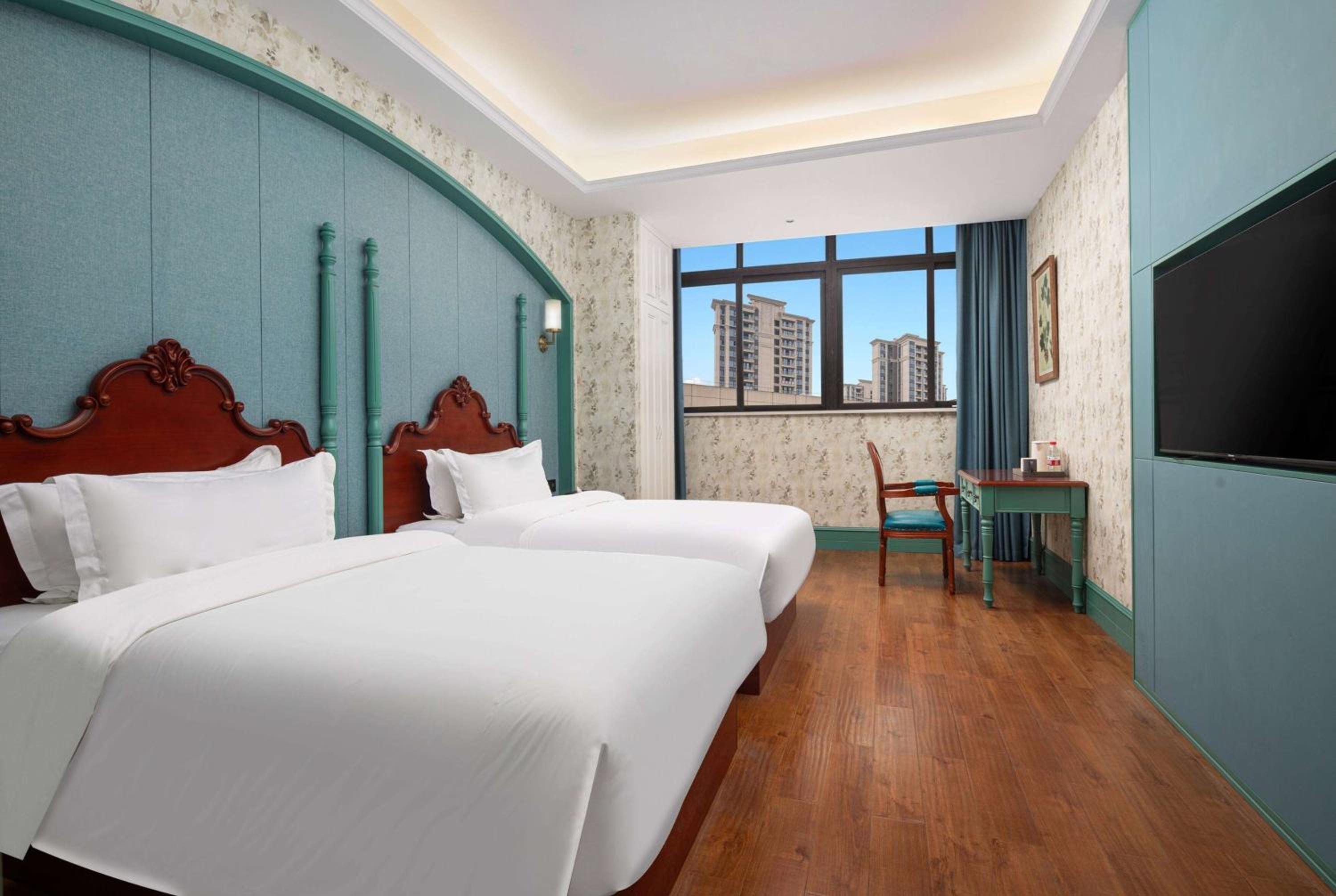 Deluxe Twin Room With Two Twin Beds - Non-Smoking photo 1