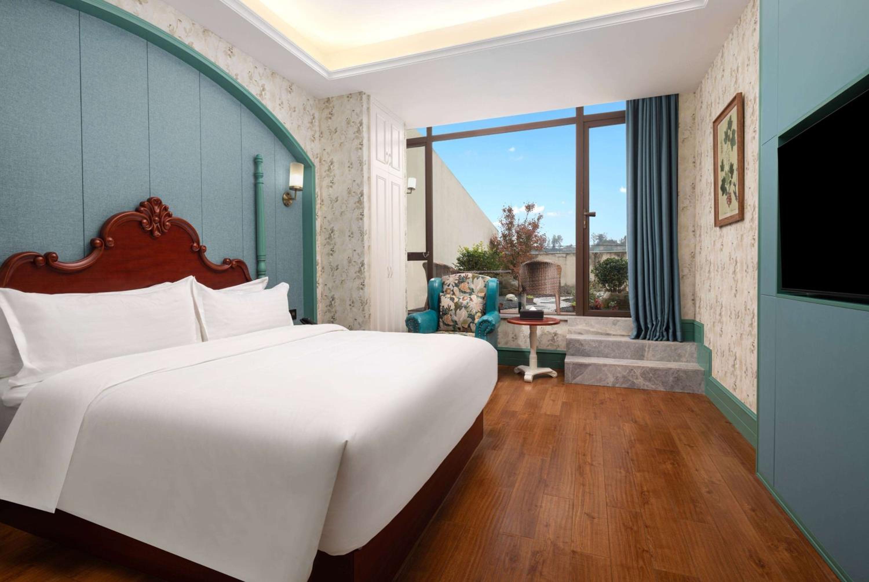 King Room With Garden View - Non-Smoking photo 1