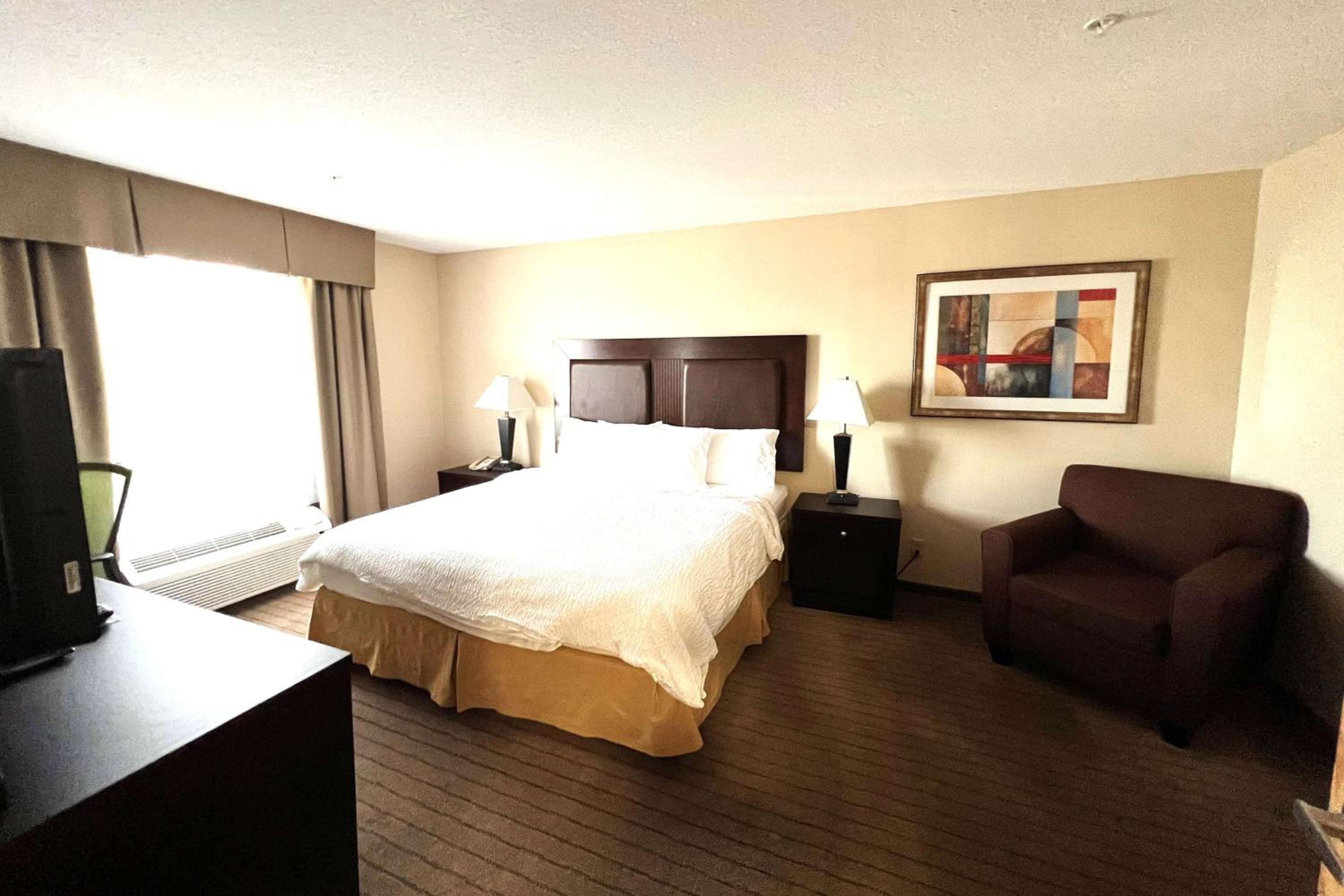 One-Bedroom King Suite - Non-Smoking - Photo 2