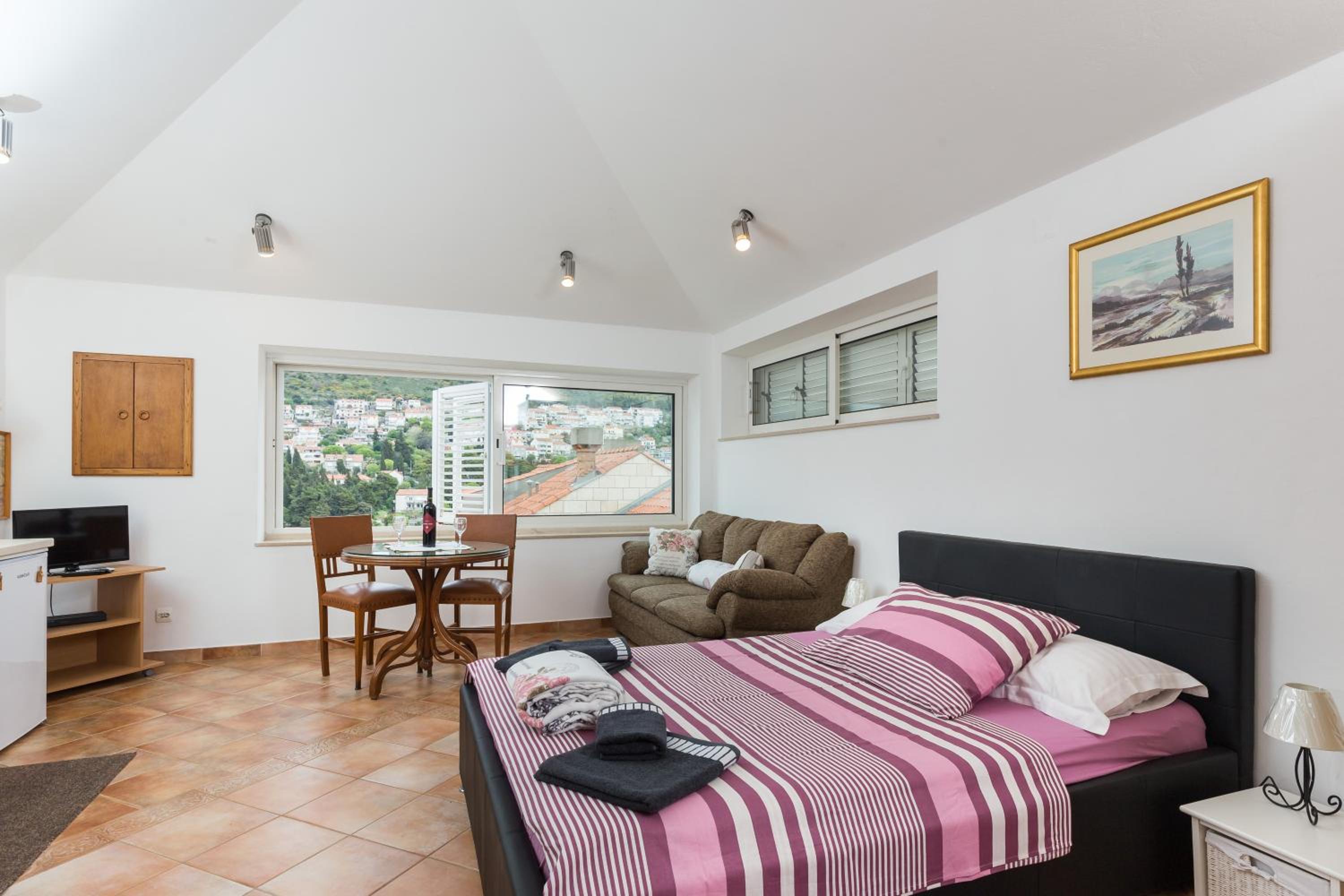 Studio Apartment with Terrace