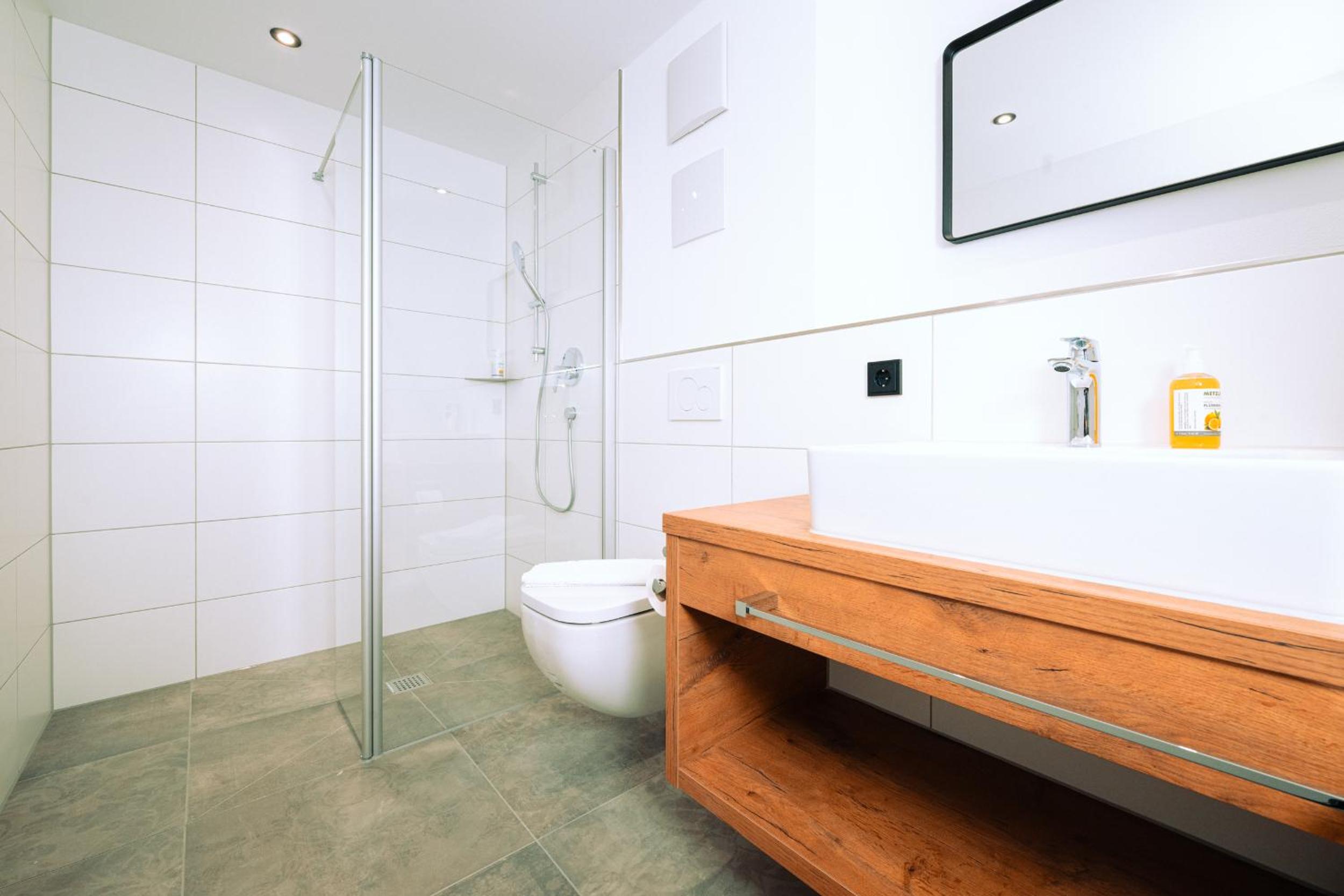Deluxe Double Room with Balcony - Photo 4