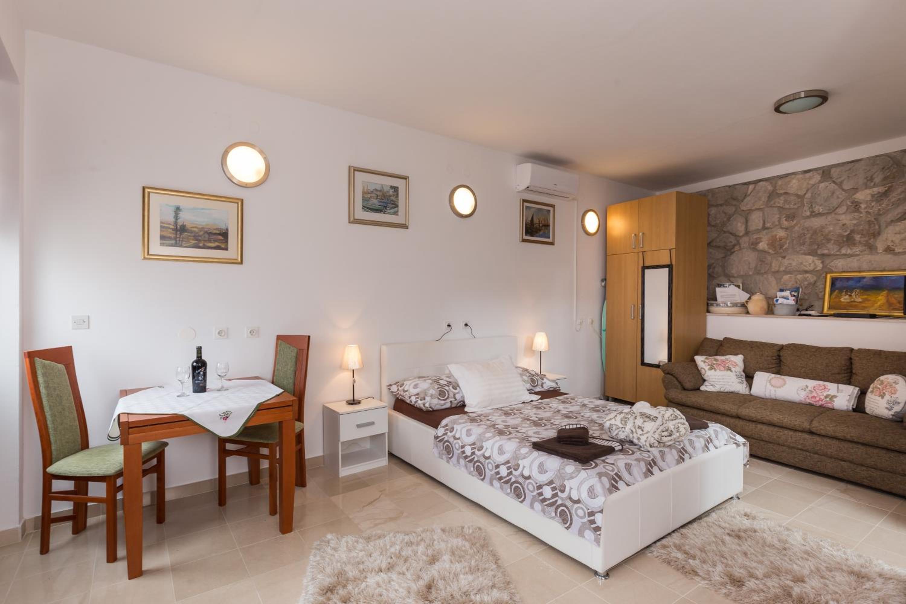 Studio Apartment