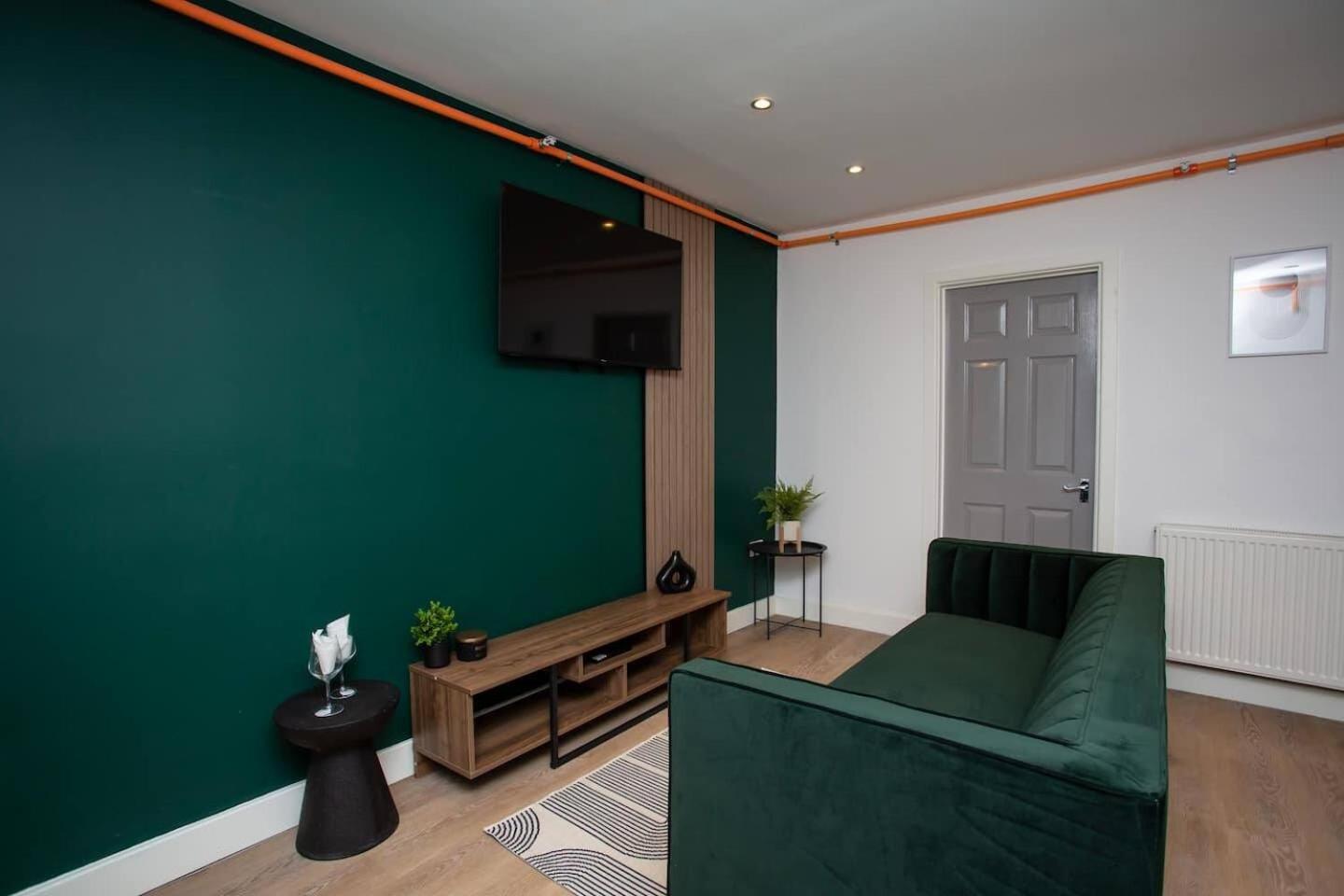 Two-Bedroom Apartment photo 2