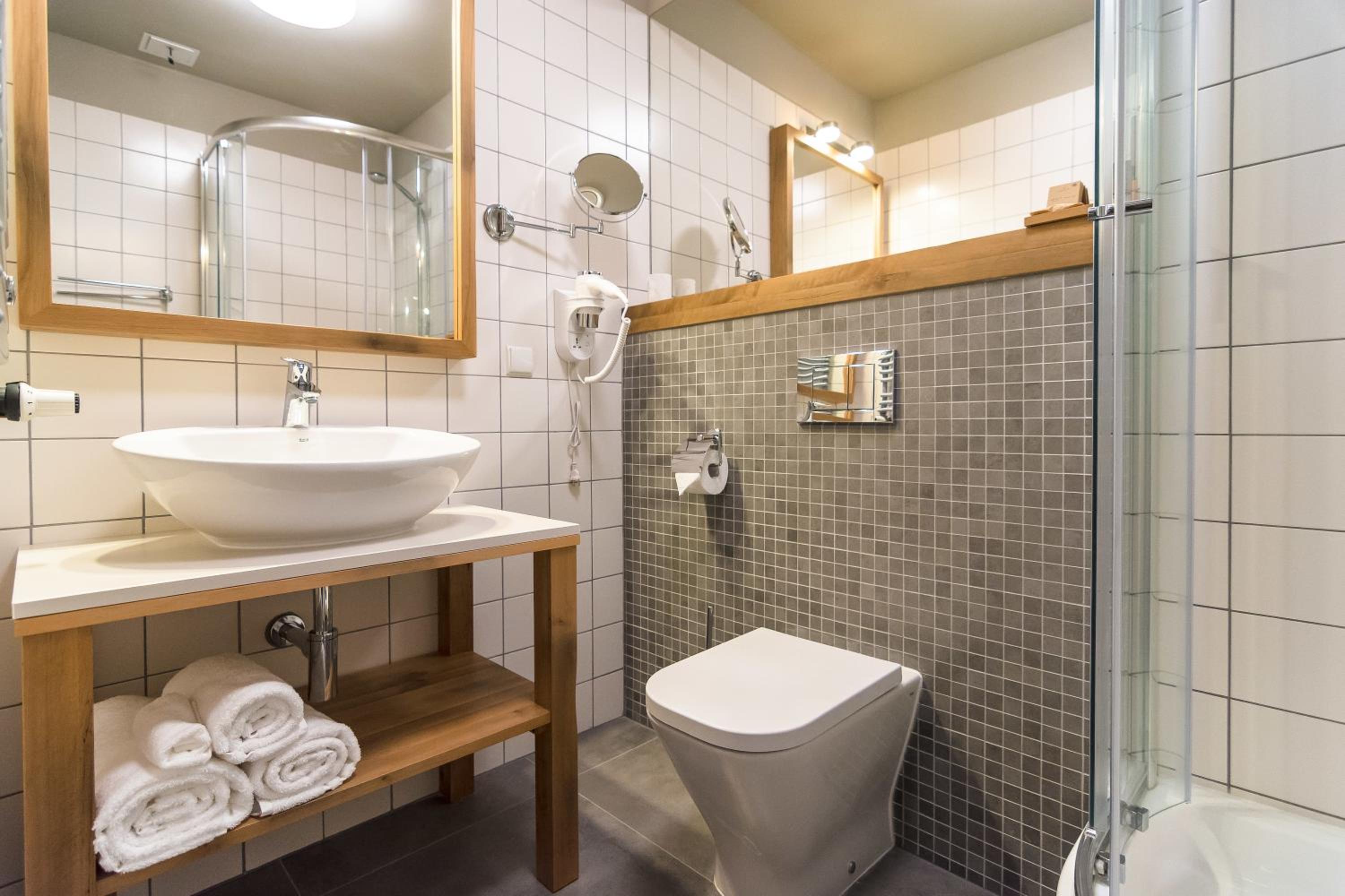 Standard Twin Room - Photo 2