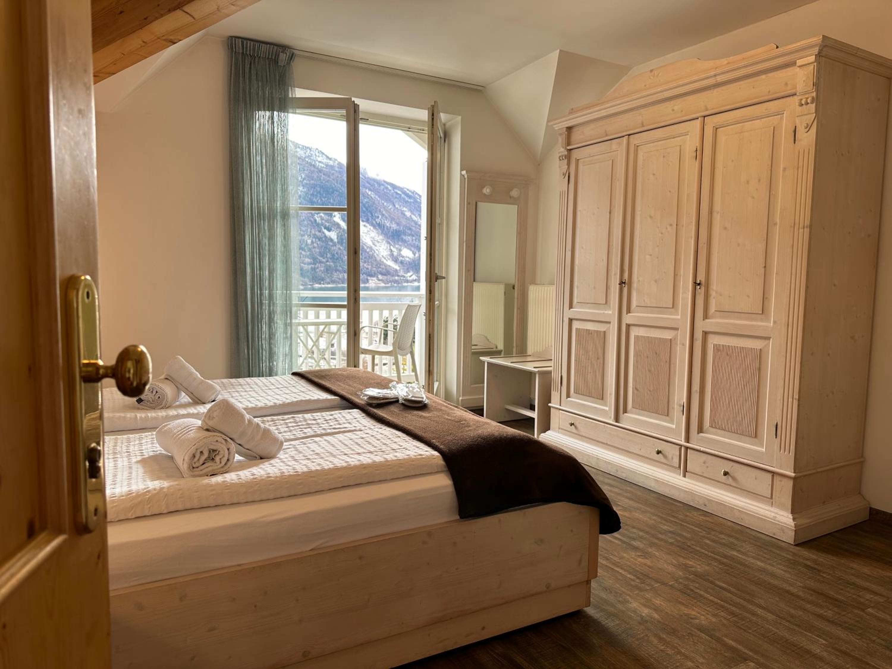 Double or Twin Room with Lake View