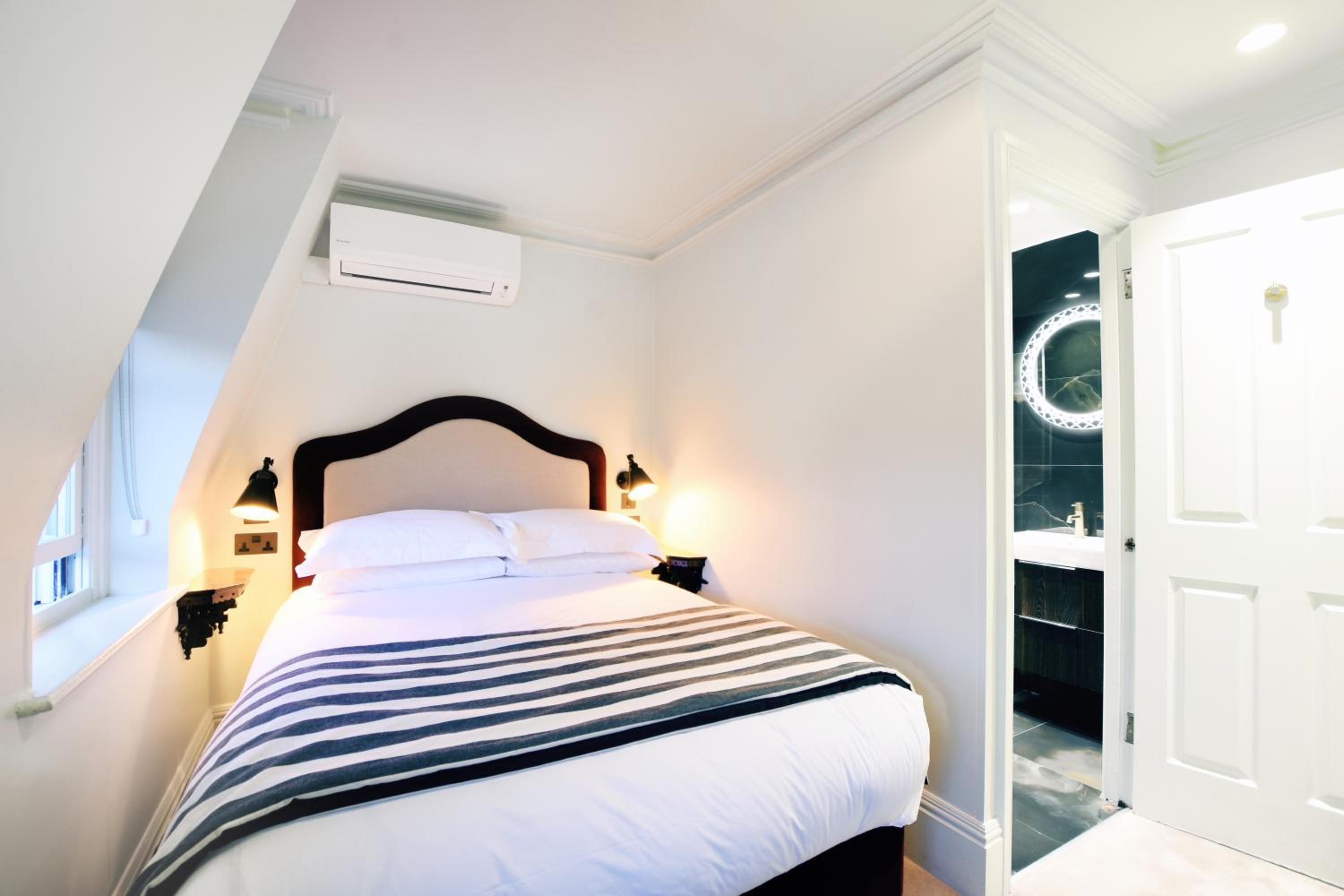 Deluxe Single Room photo 3