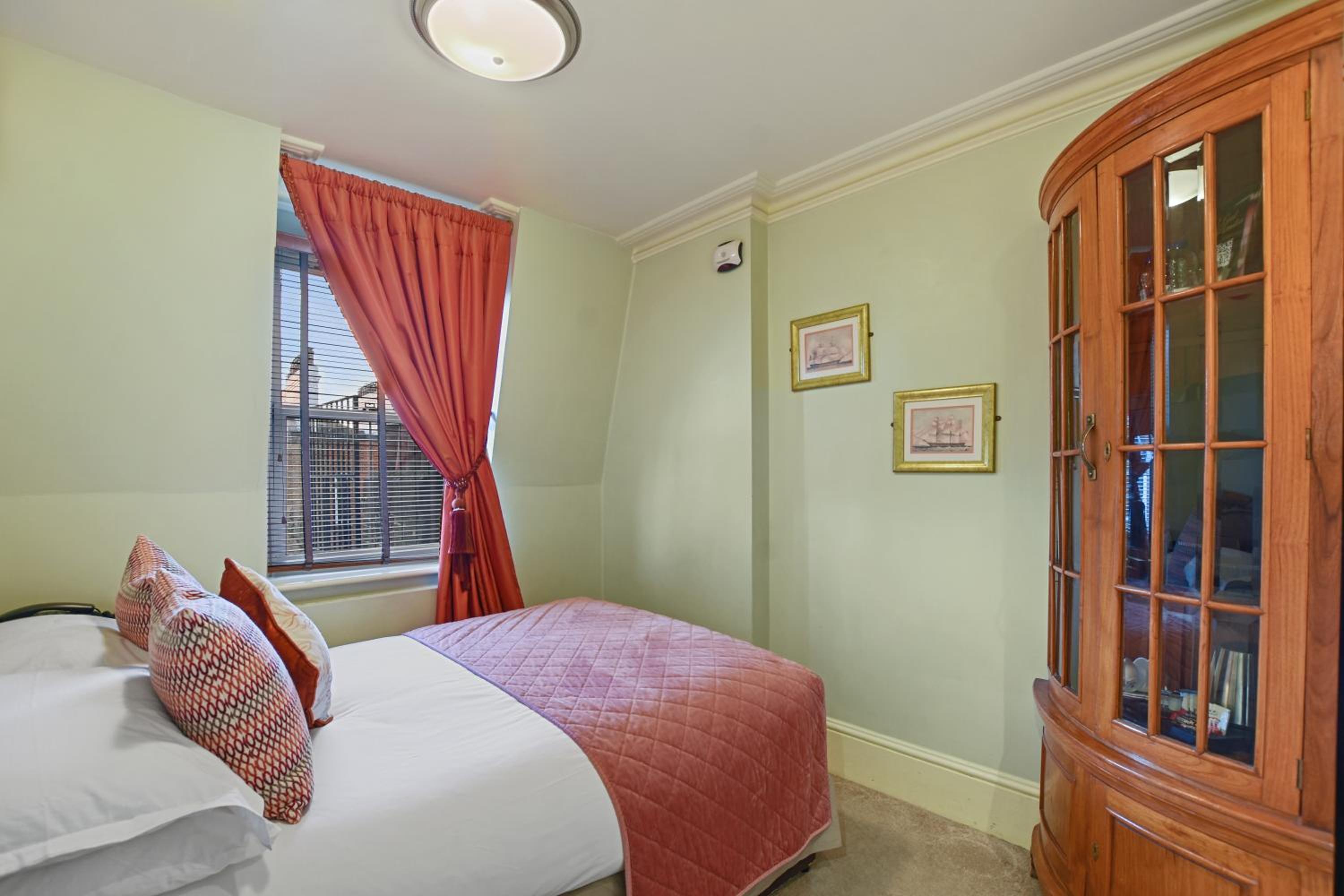 Deluxe Single Room