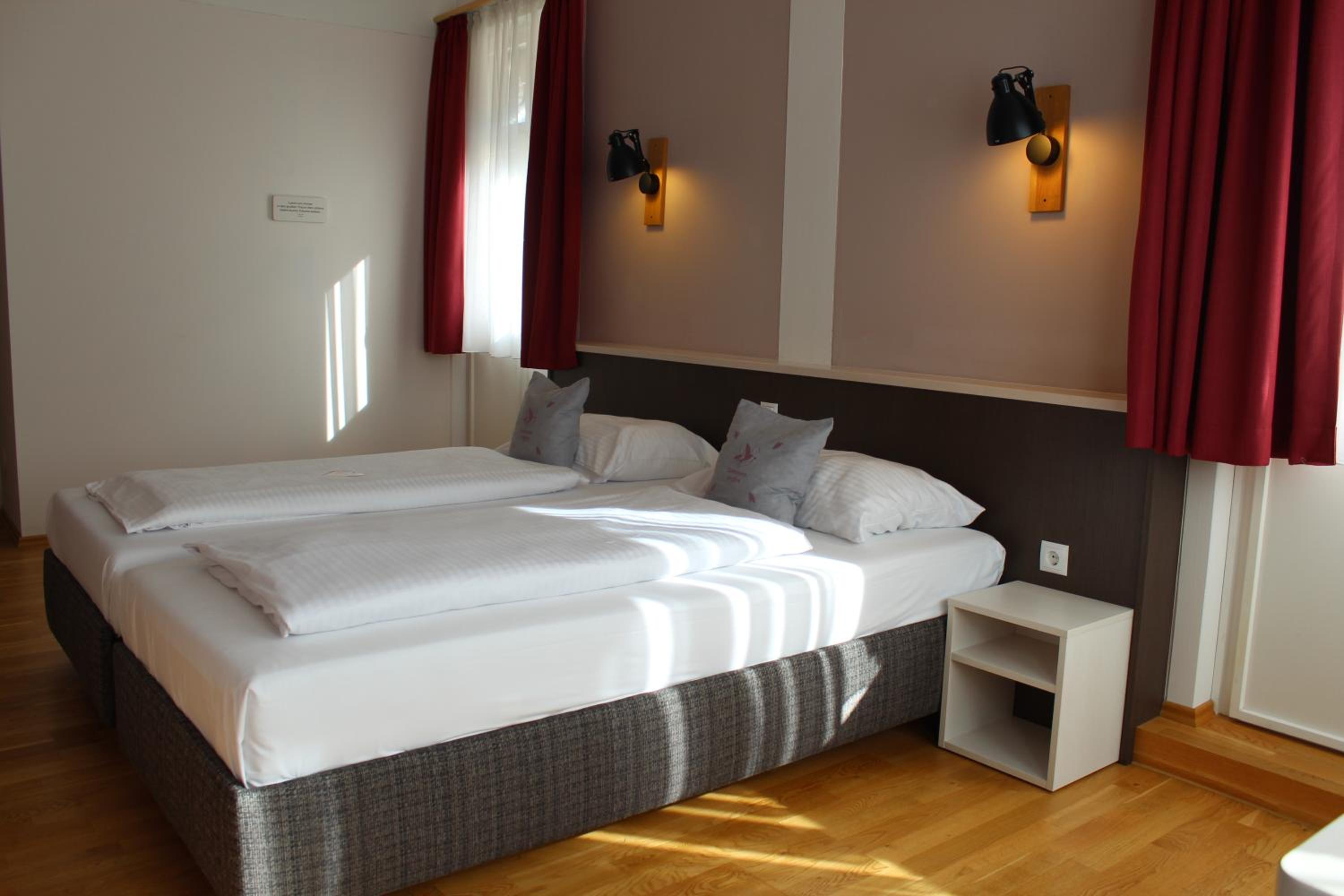 Budget Double Room photo 3