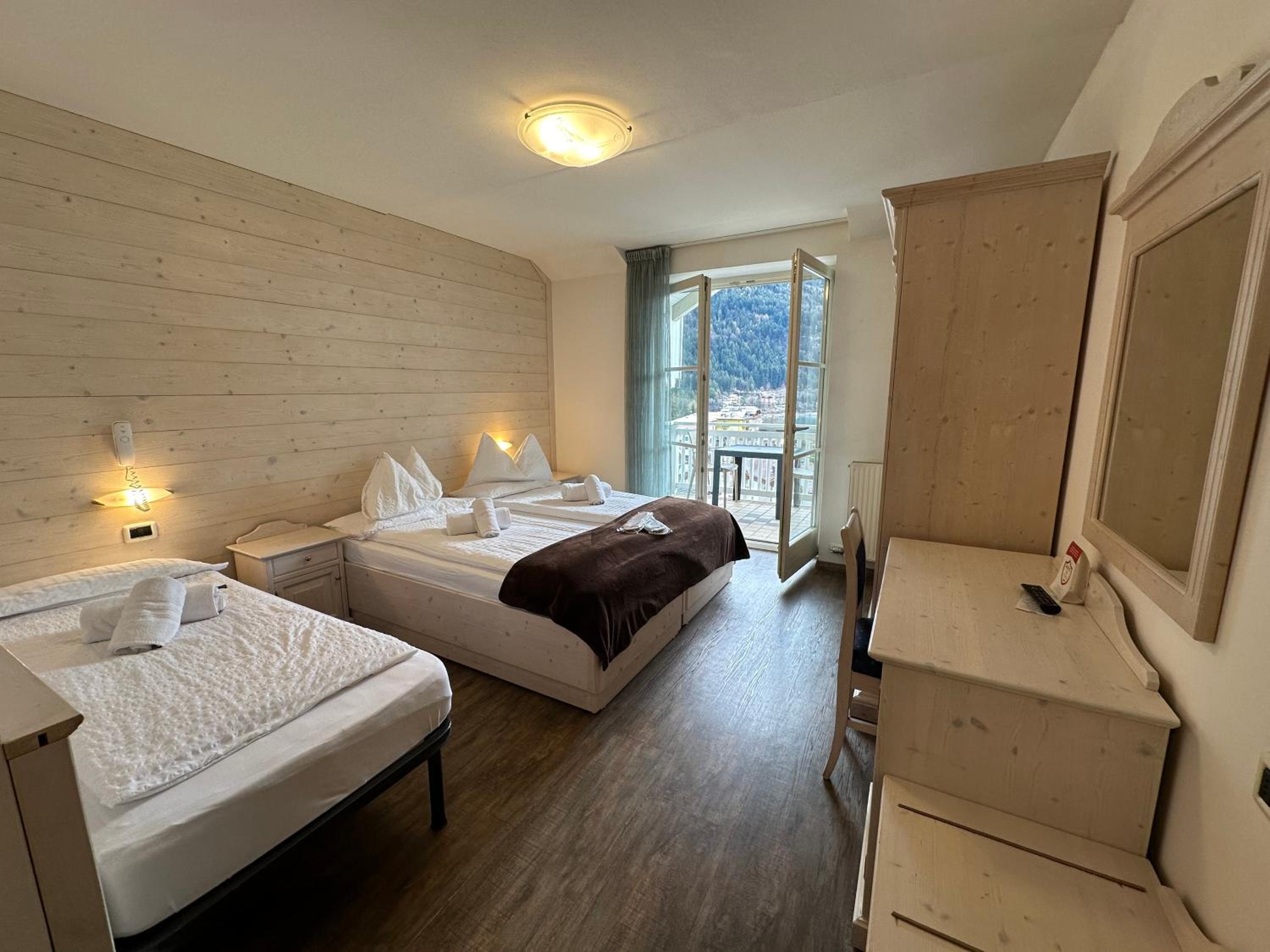 Triple Room with Lake View photo 1