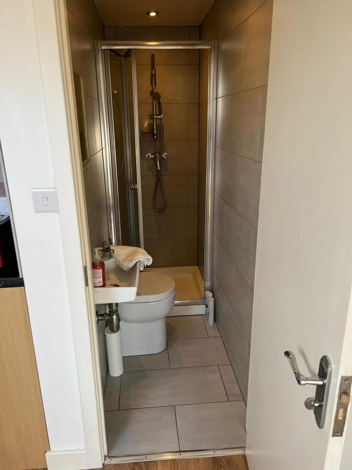 Deluxe Double Room with Shower photo 3