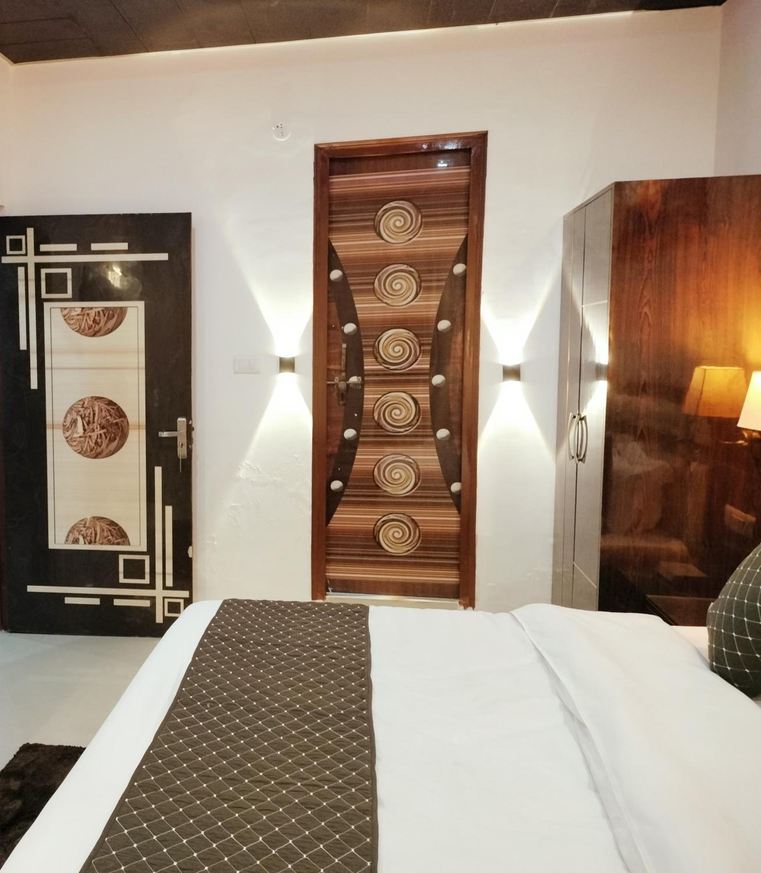 Deluxe King Room - Photo 30