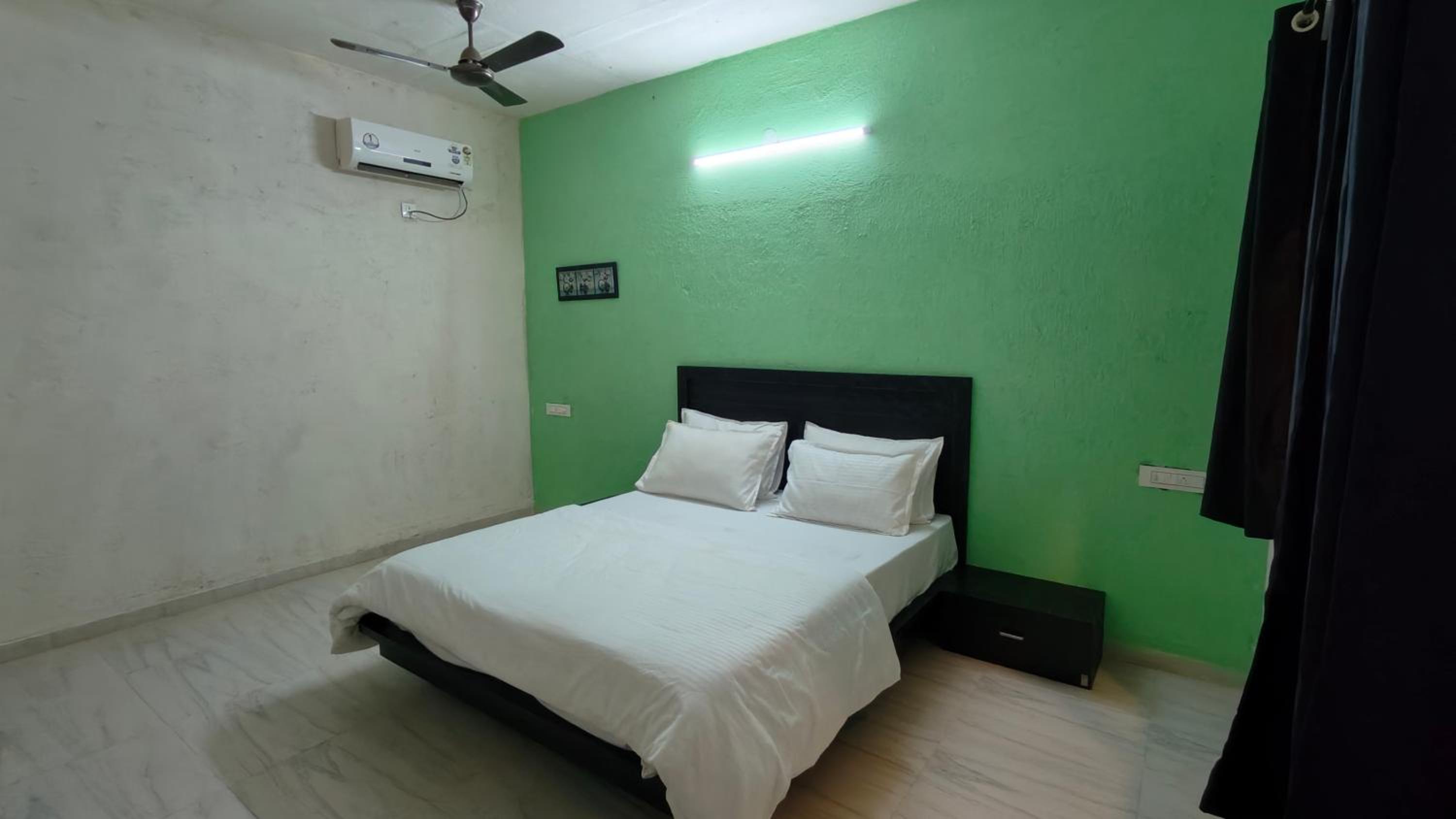Deluxe King Room photo 3