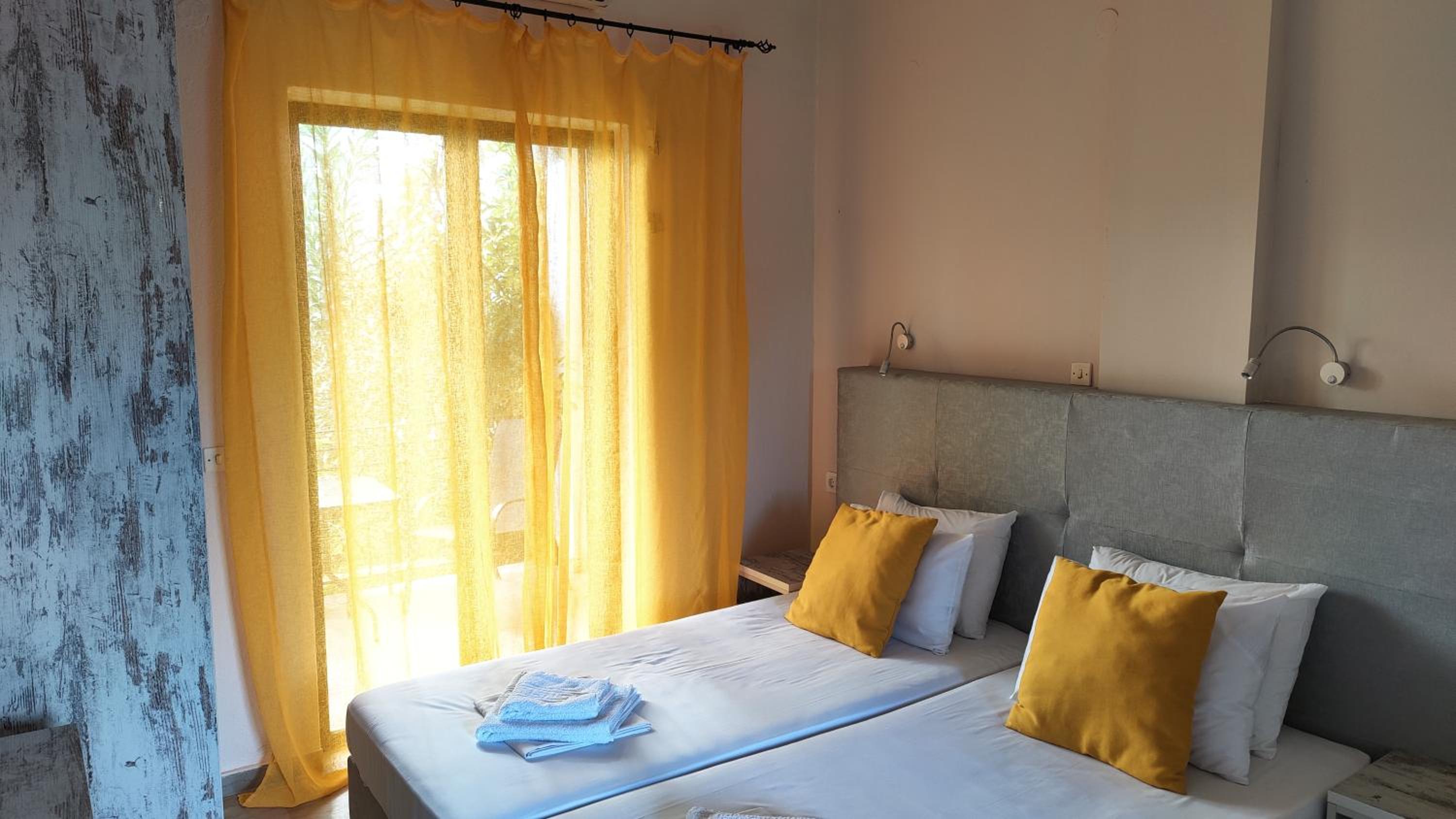 Double or Twin Room with Balcony photo 3
