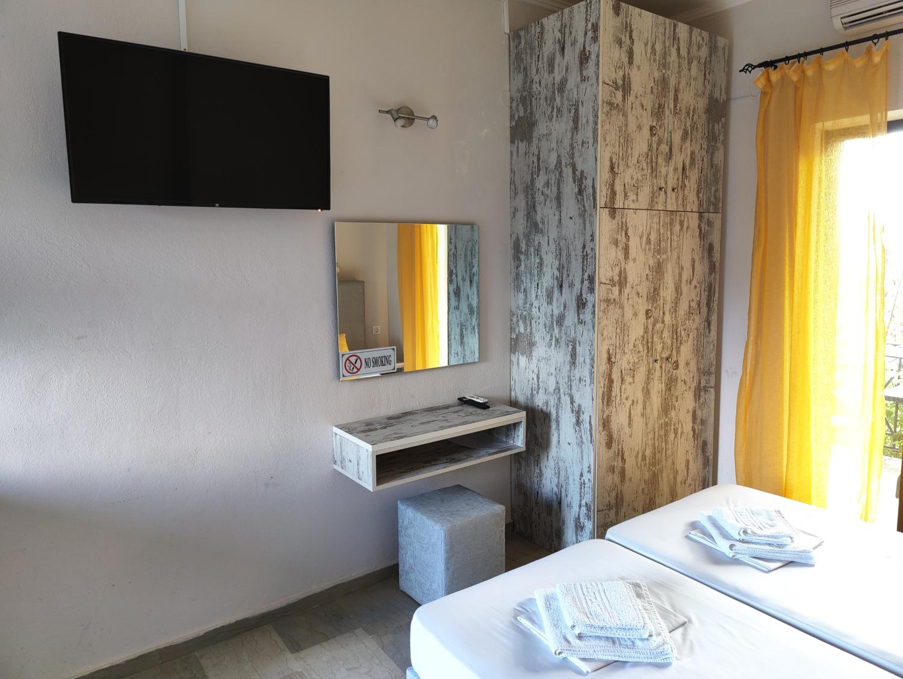 Double or Twin Room with Balcony photo 2