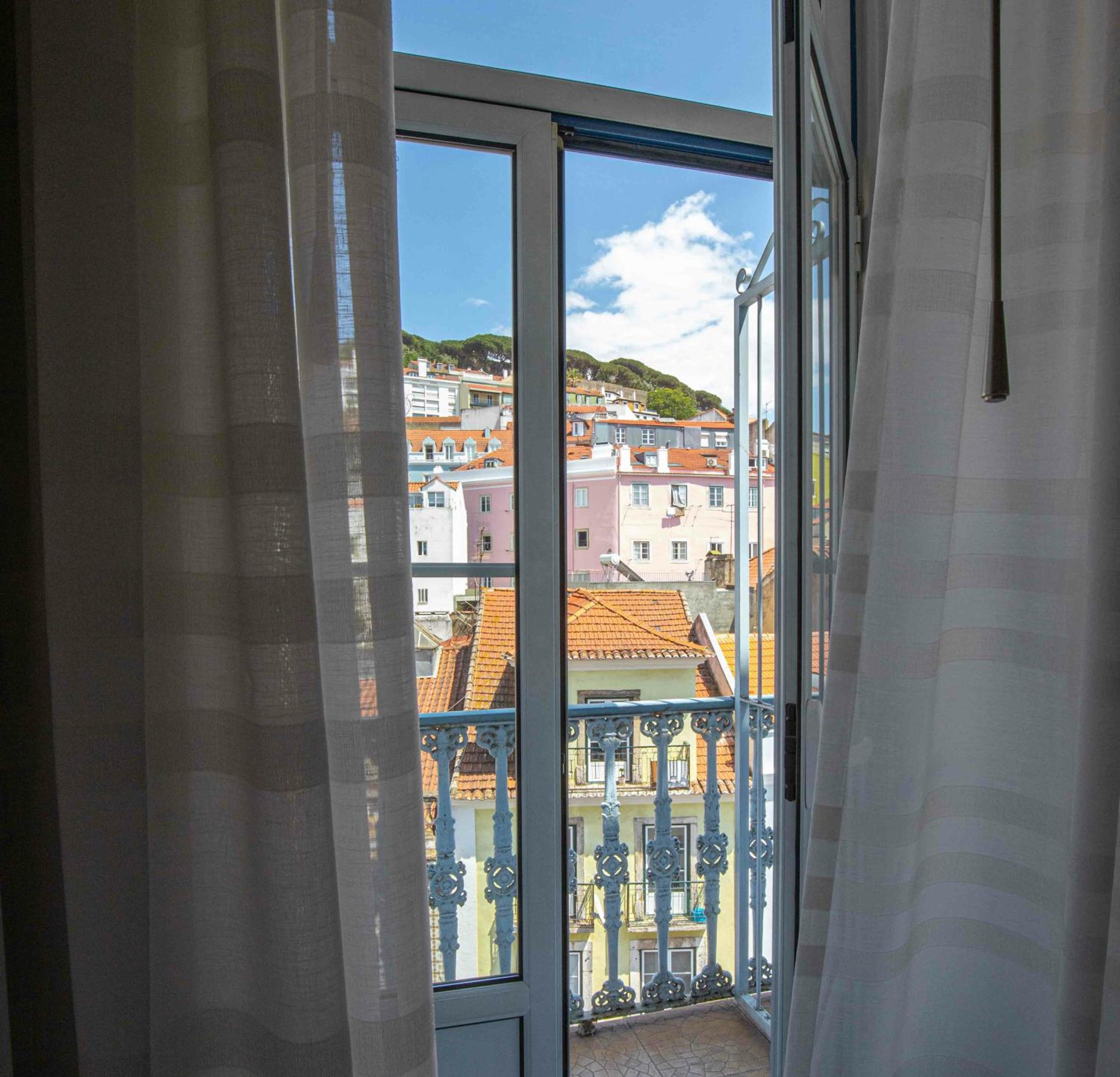 Superior Double Room with City View - Photo 6