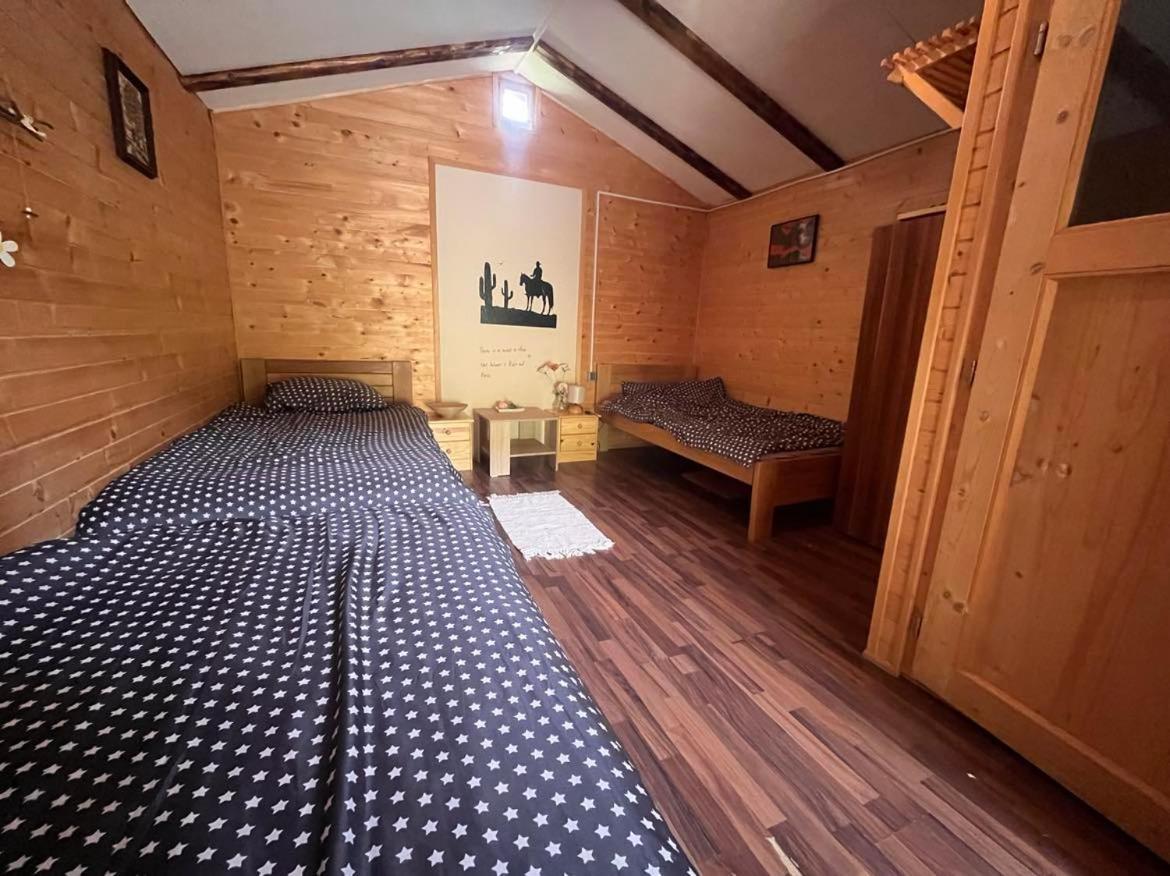 One-Bedroom House photo 1