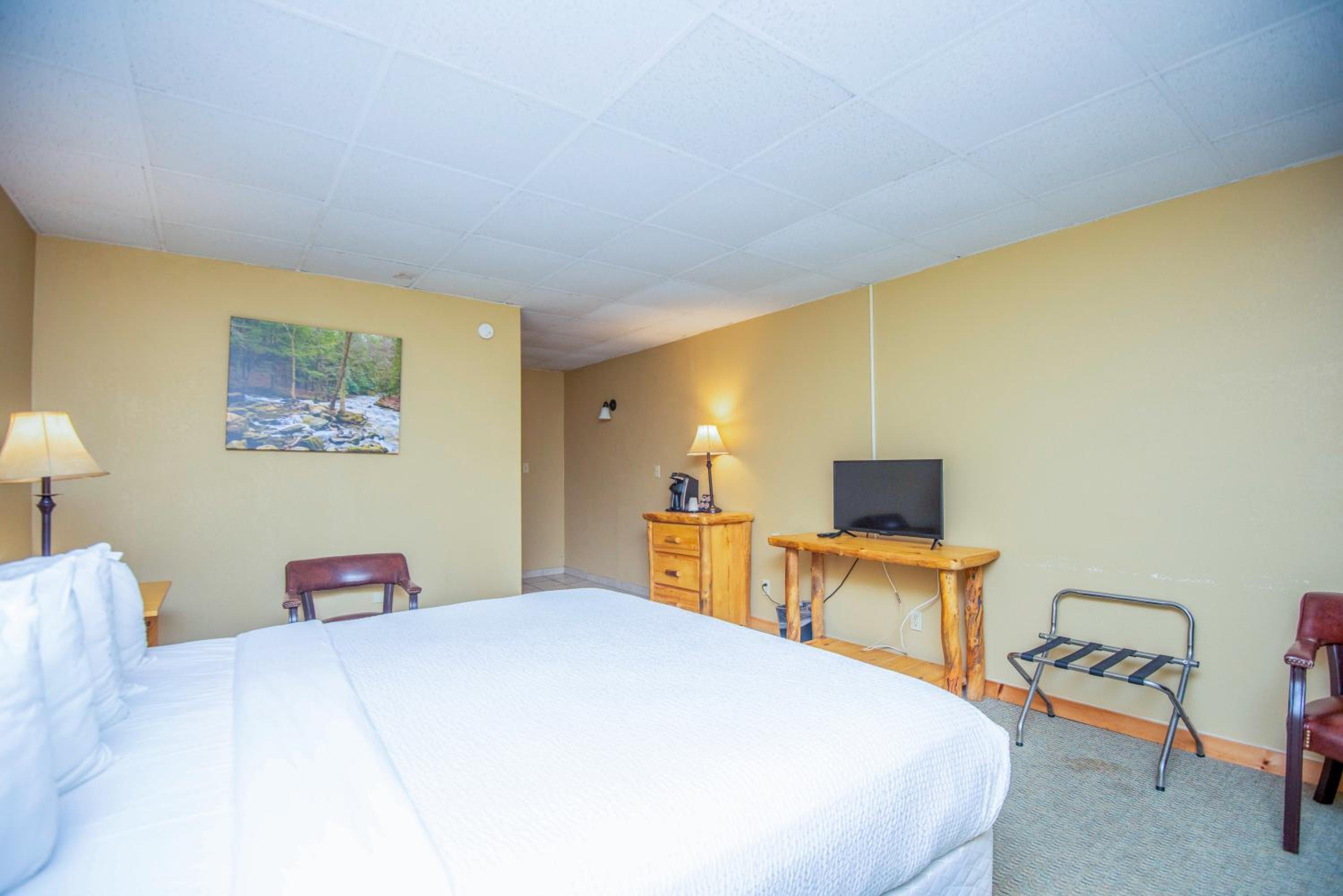 1 King + Mountain Retreat	 photo 2