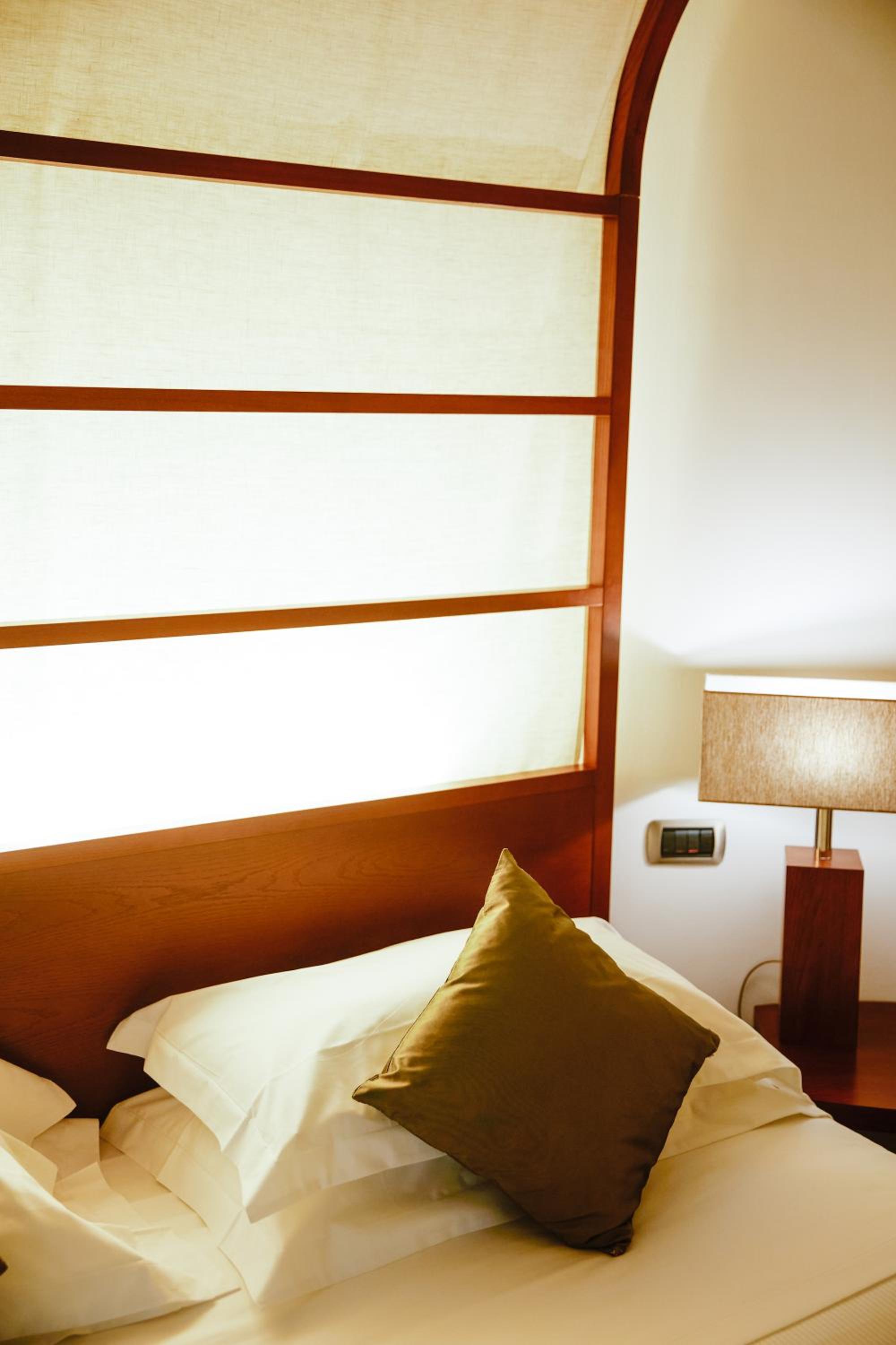 Superior Double Room with Partial Sea View - Photo 4