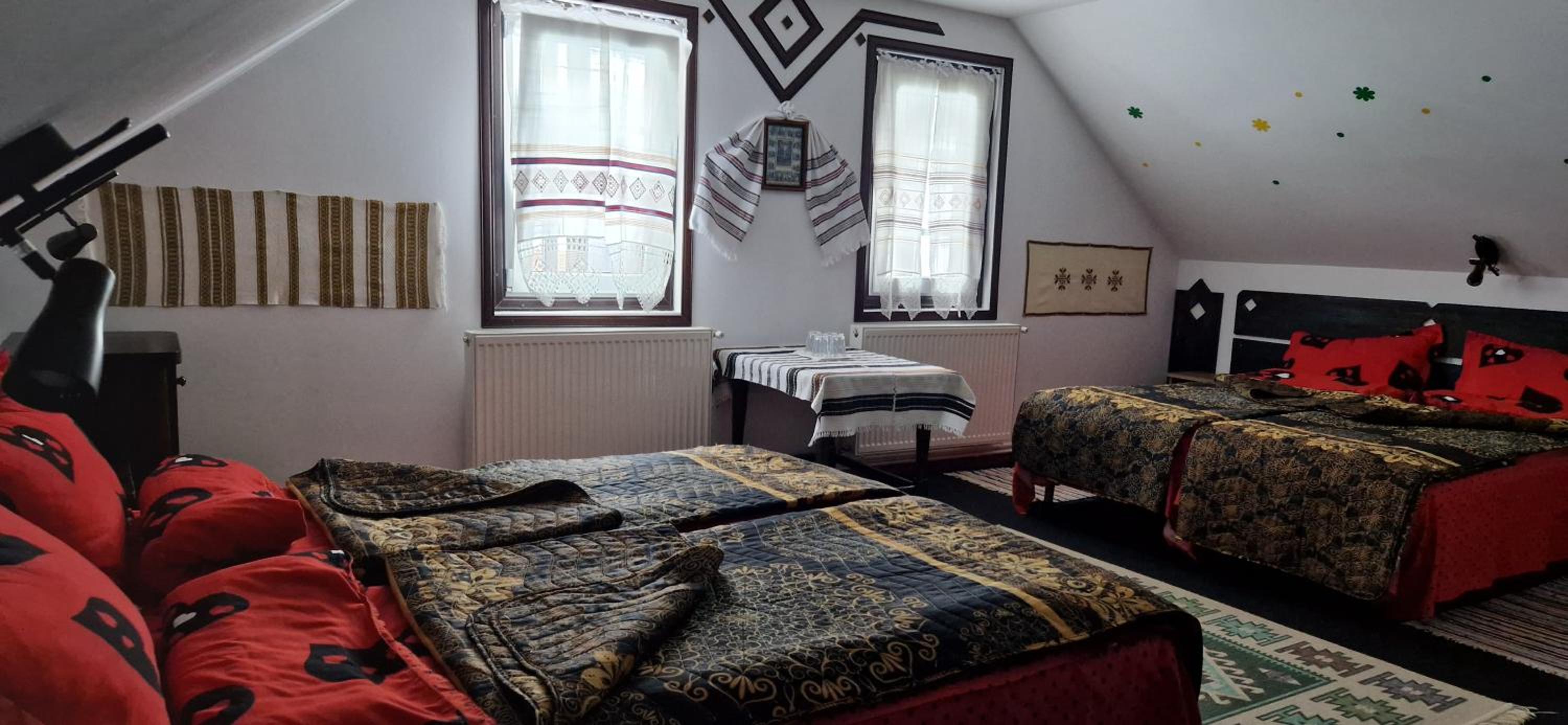 Quadruple Room with Private Bathroom photo 1
