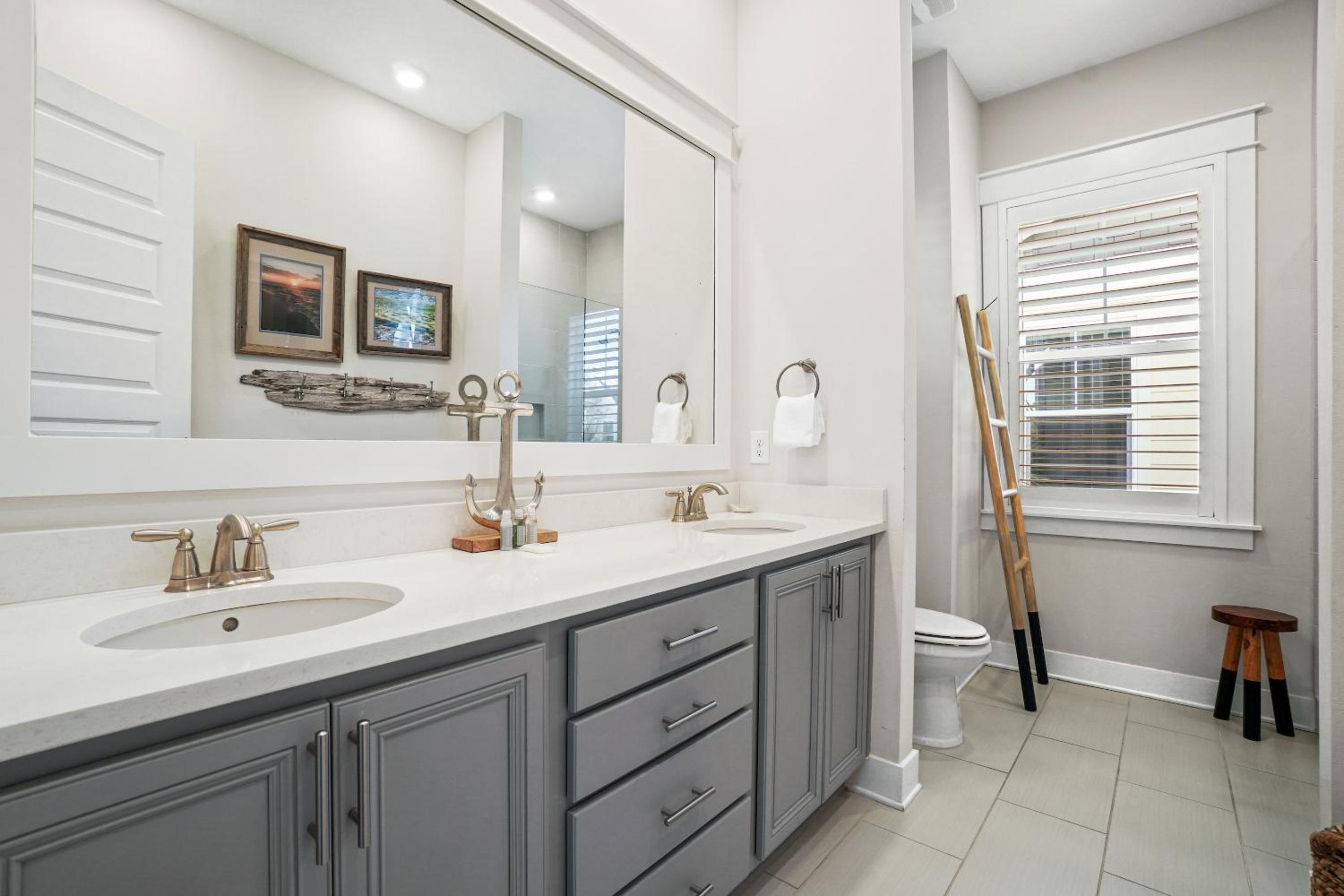 Three-Bedroom Townhouse – Ahoy There photo 2