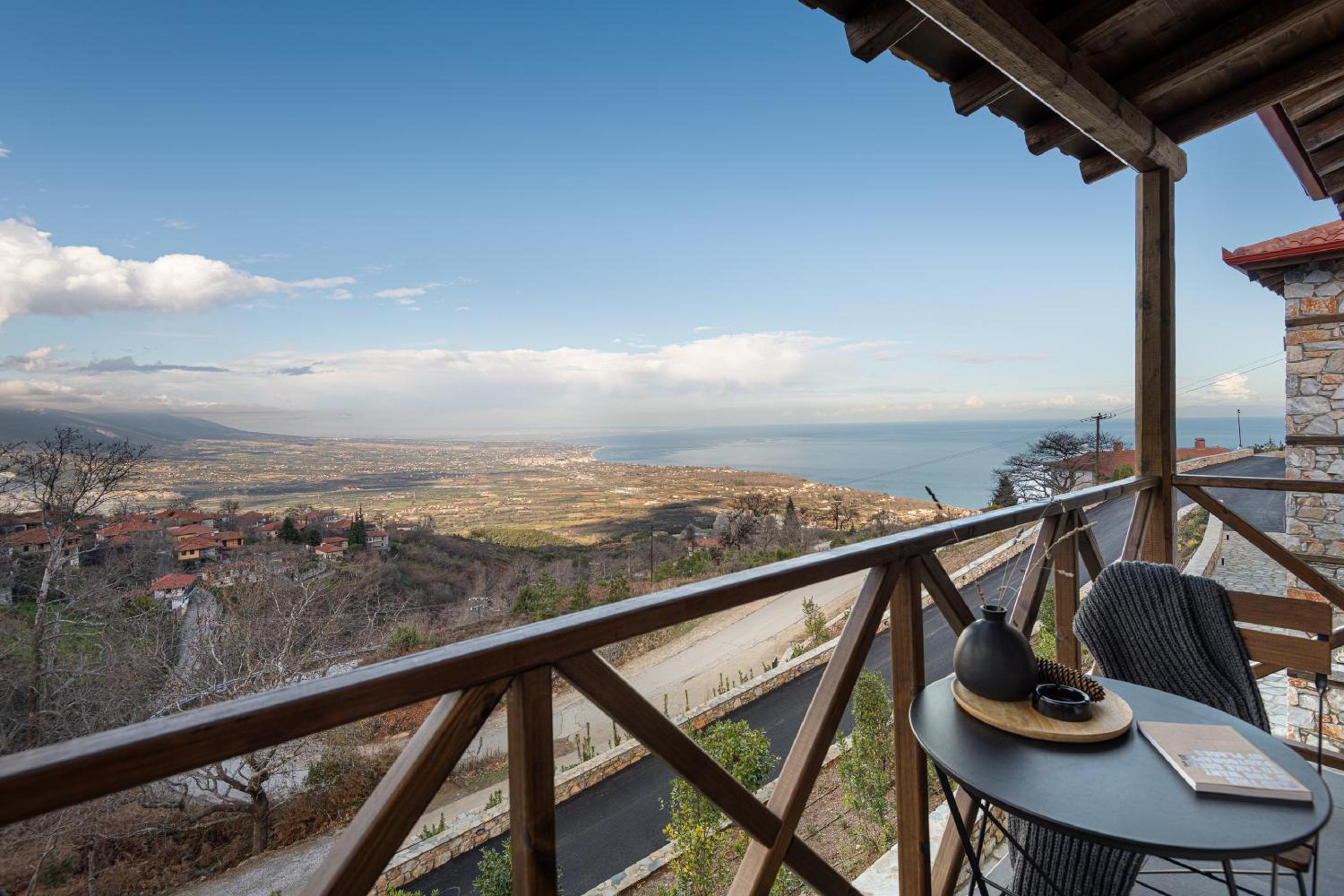 Two Bedroom Suite with Fireplace - Mountain & Sea View - Photo 3