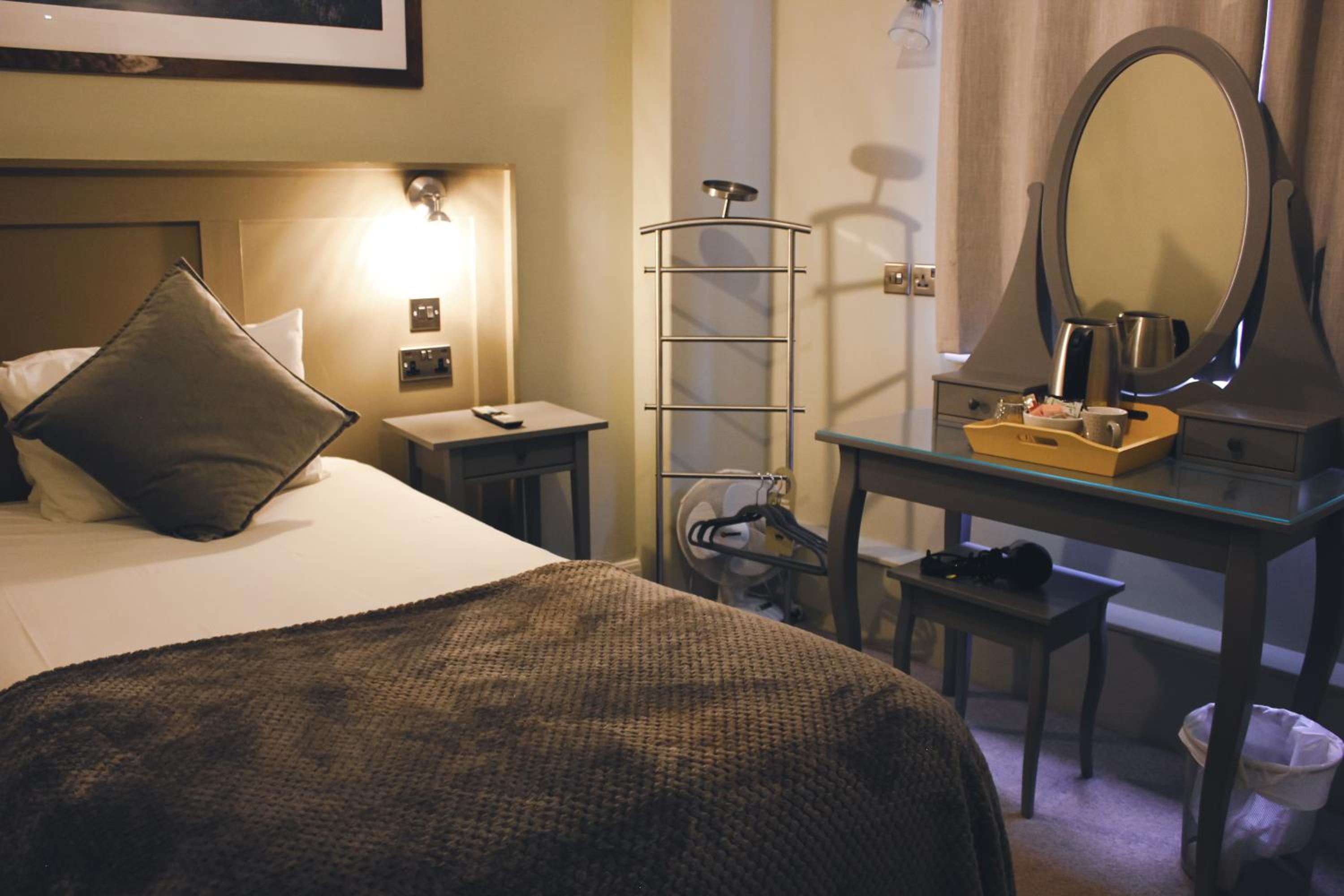 Single Room with Shared Bathroom photo 1