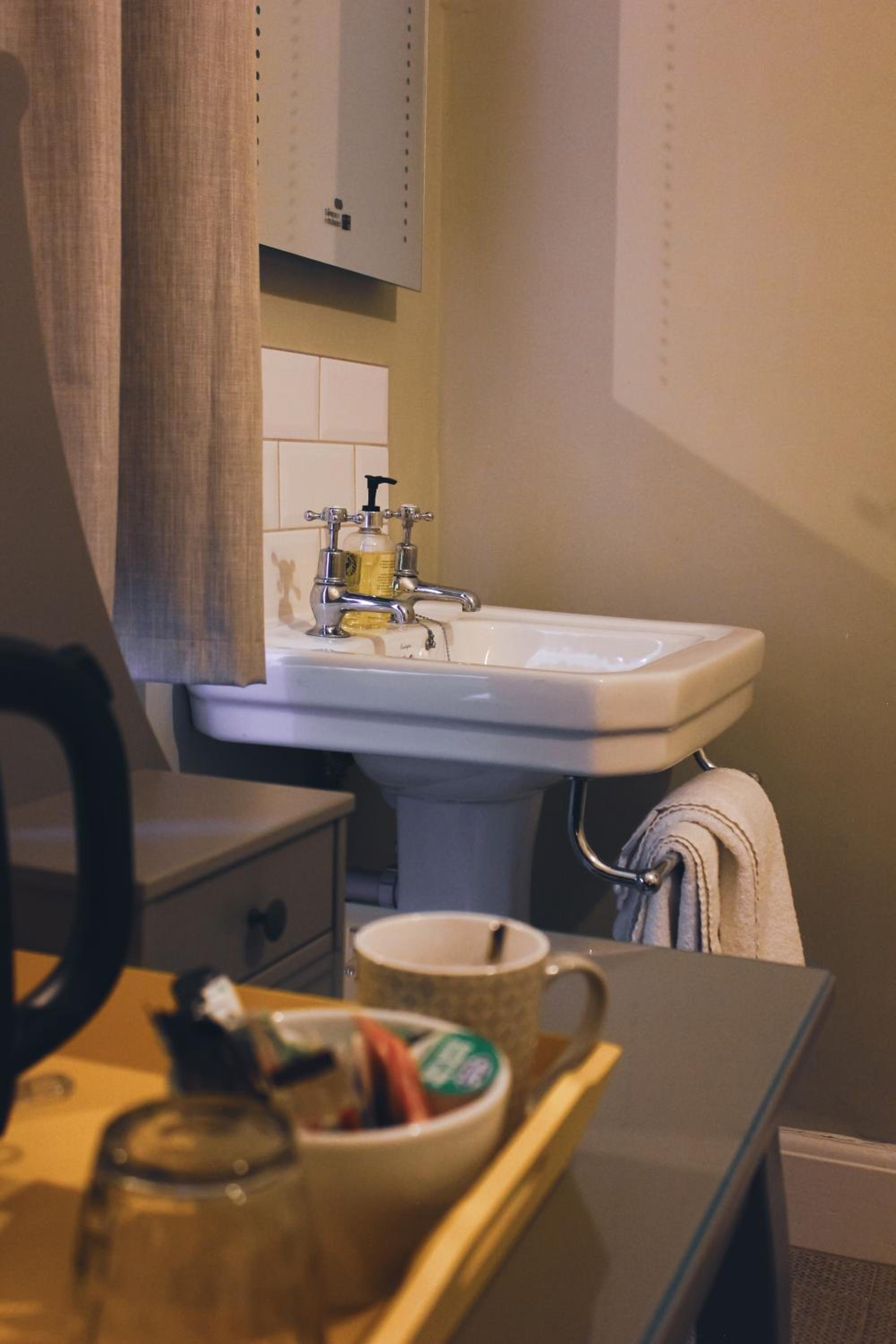 Single Room with Shared Bathroom photo 2