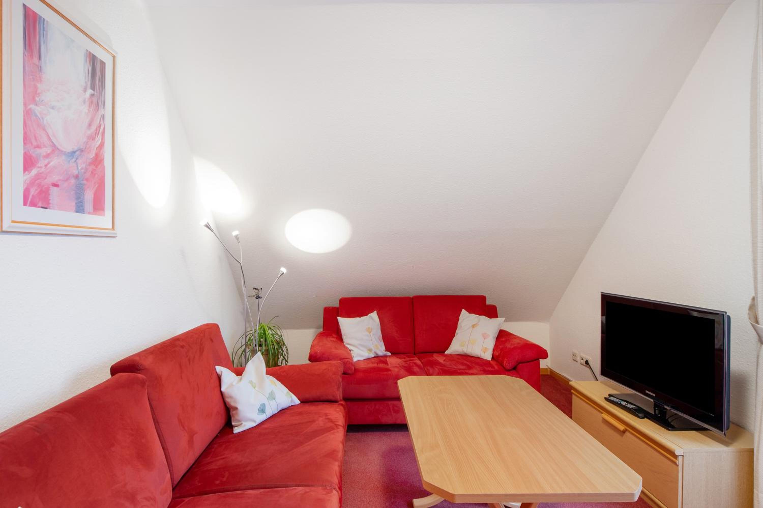 Two-Bedroom Deluxe Apartment with Garden View photo 1