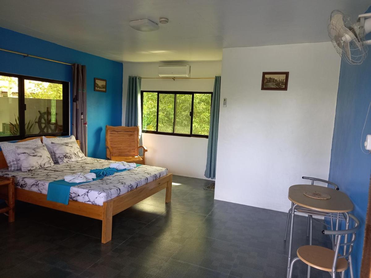 Queen Room with Pool View photo 1