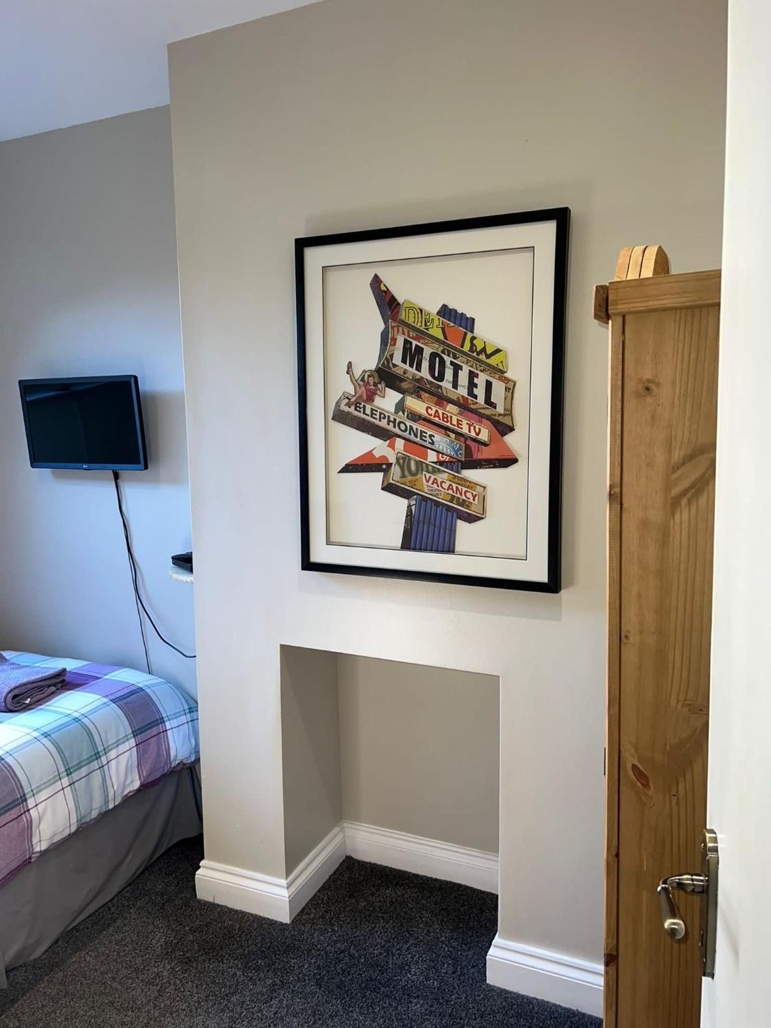 Single Room with Shared Bathroom