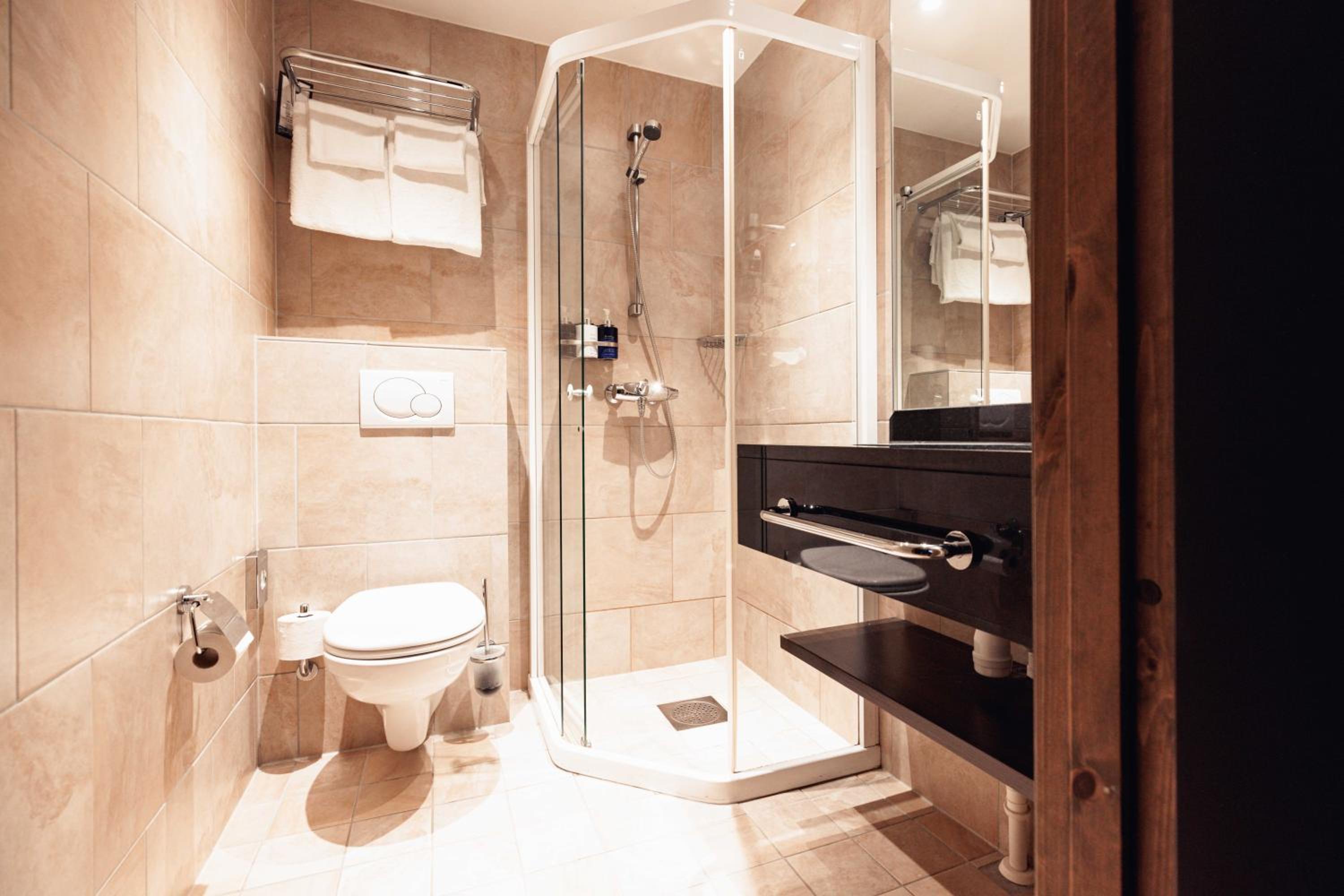 Suite - Photo 7