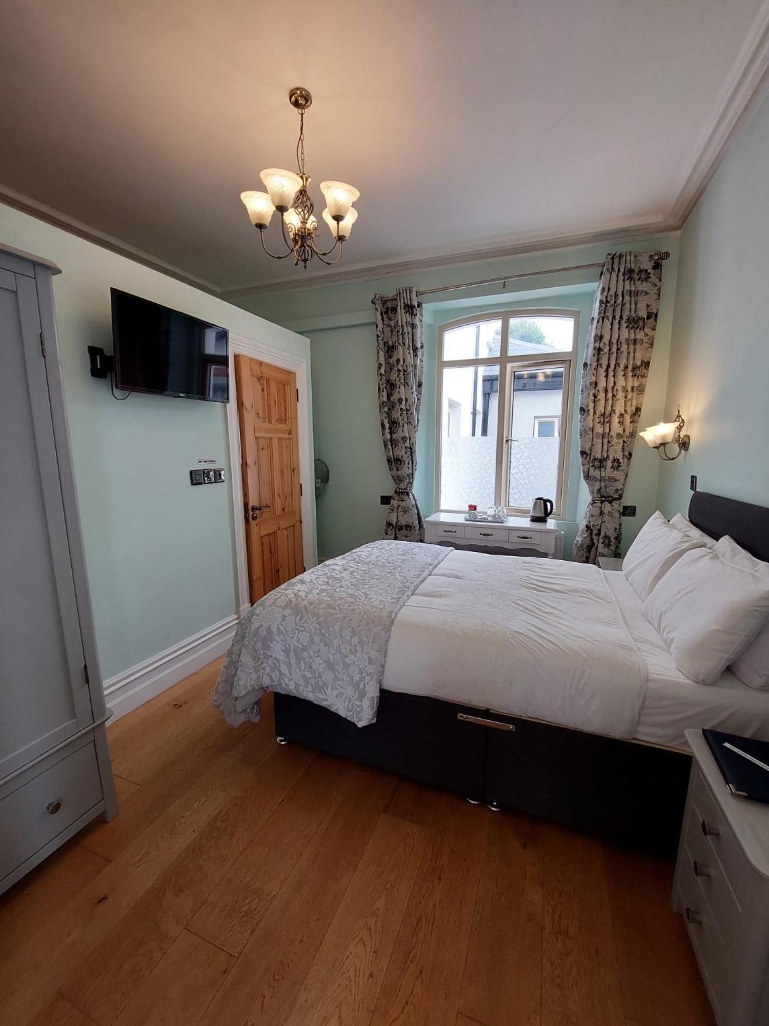 Deluxe Double Room - Photo 8