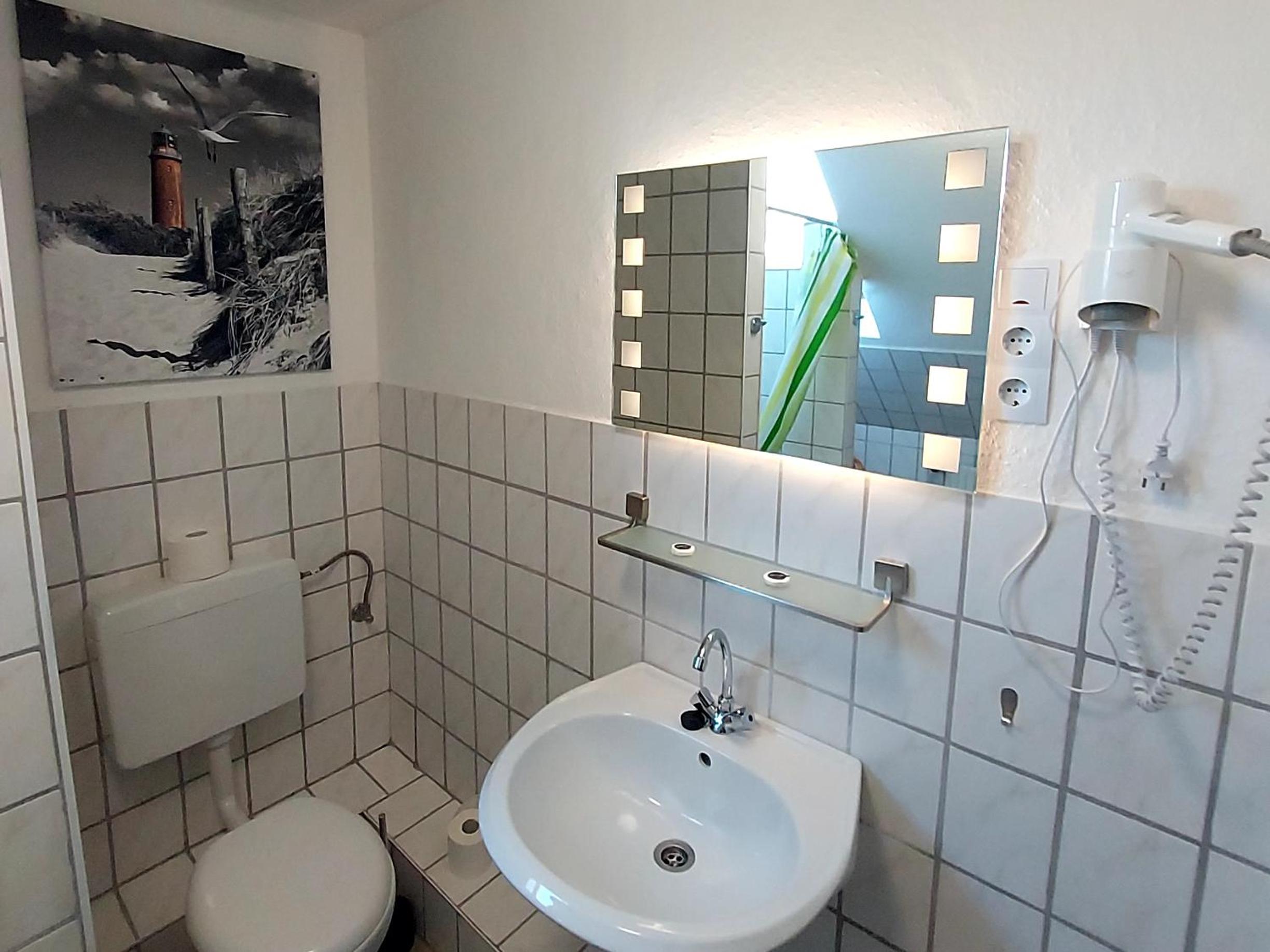 Triple Room with 3 single beds - Photo 2