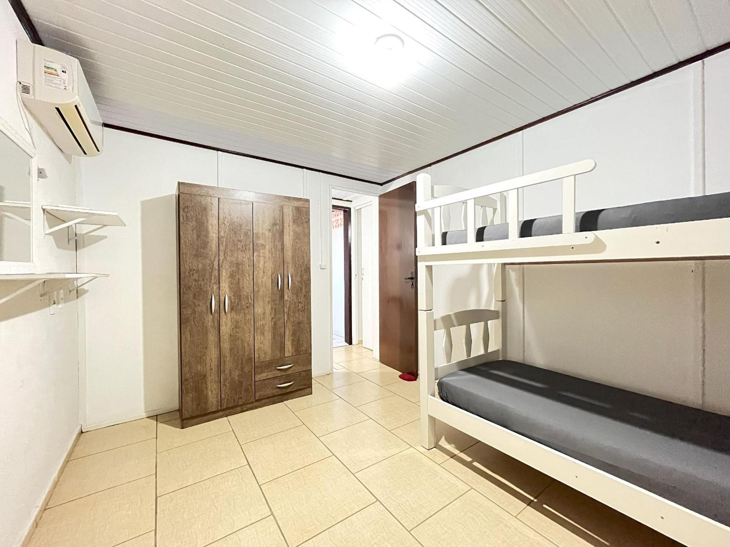 Five-Bedroom House photo 2