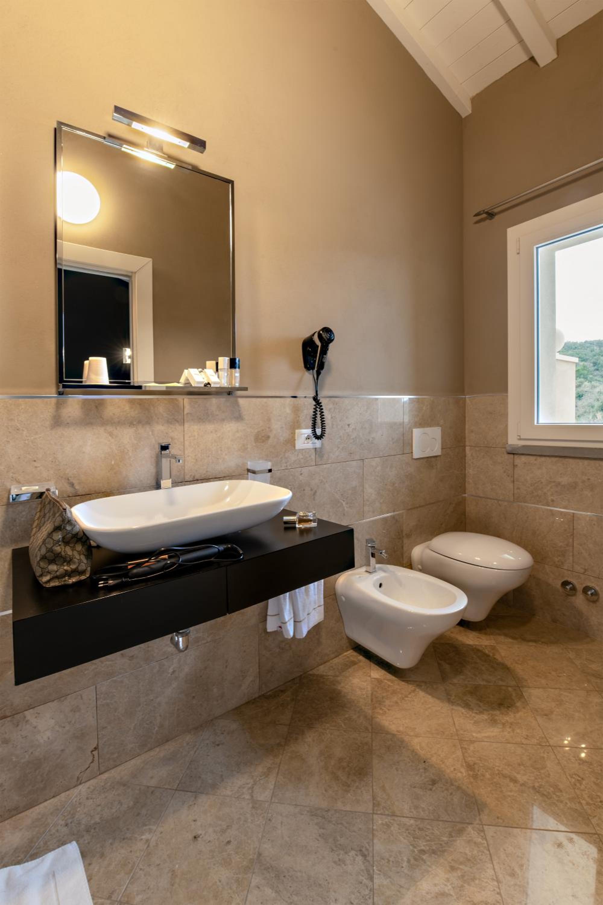 Junior Suite with Pool View photo 3