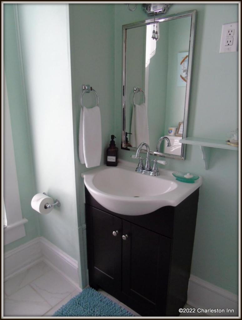 Queen Room photo 2