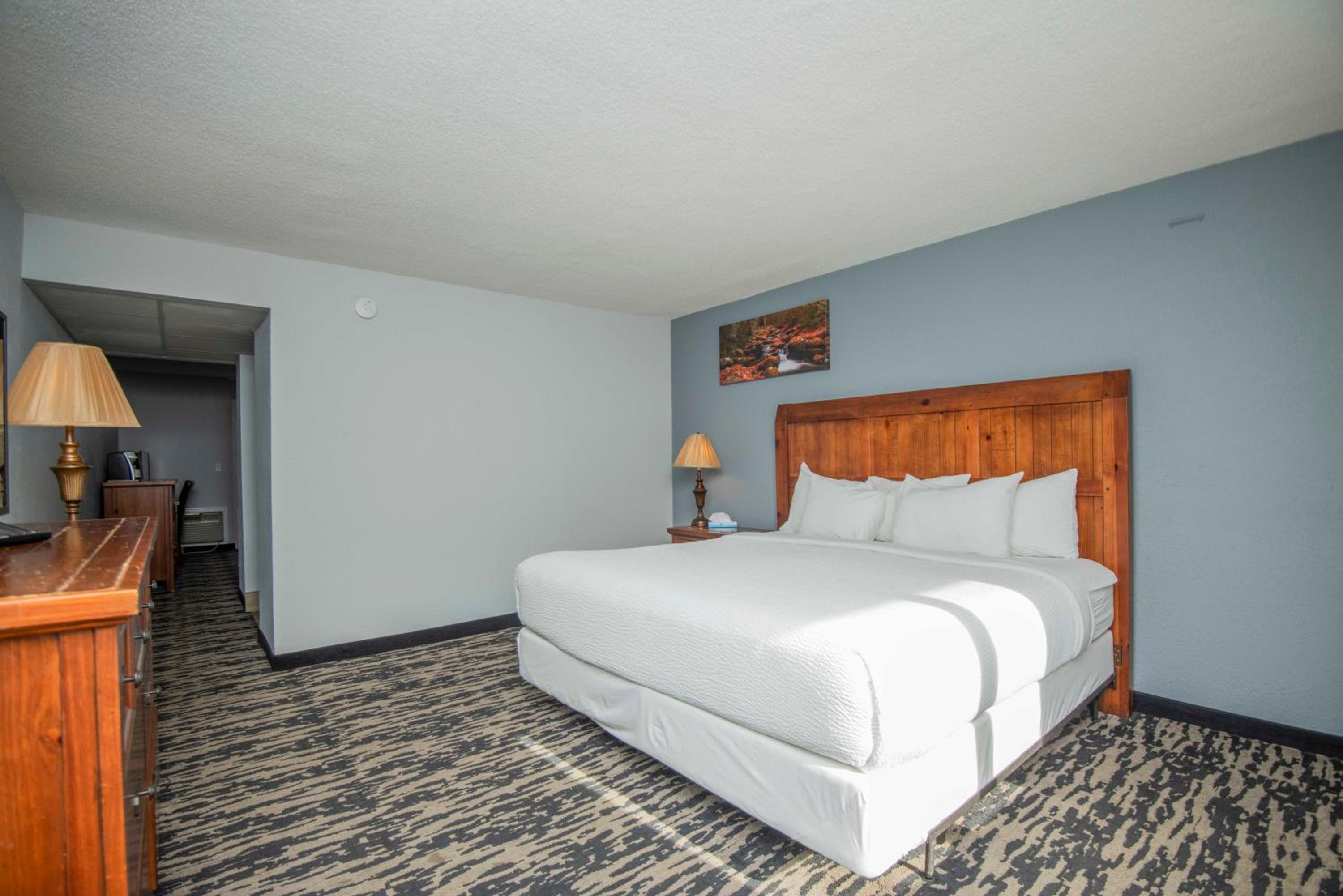 Ada King, Pet Friendly Mountain Retreat	